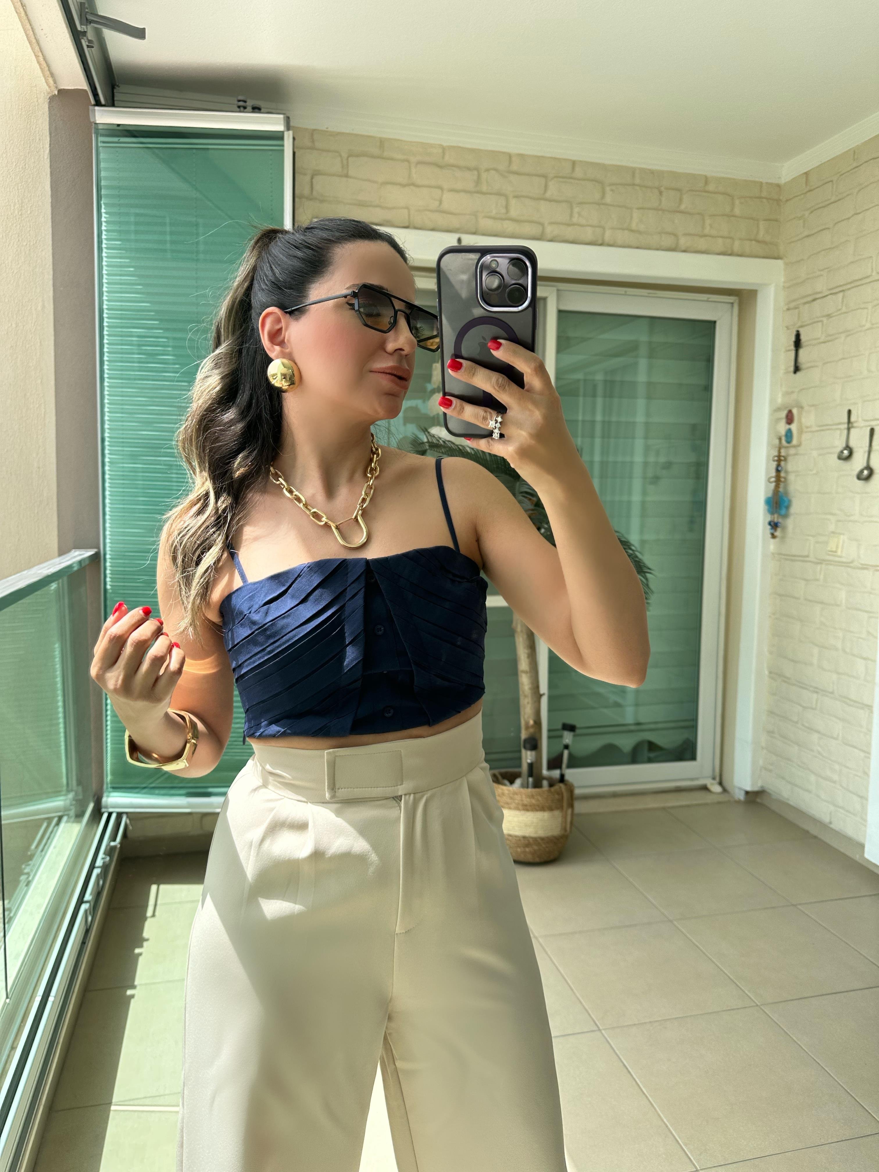 Lacivert Önden Düğmeli Askılı Crop Bluz