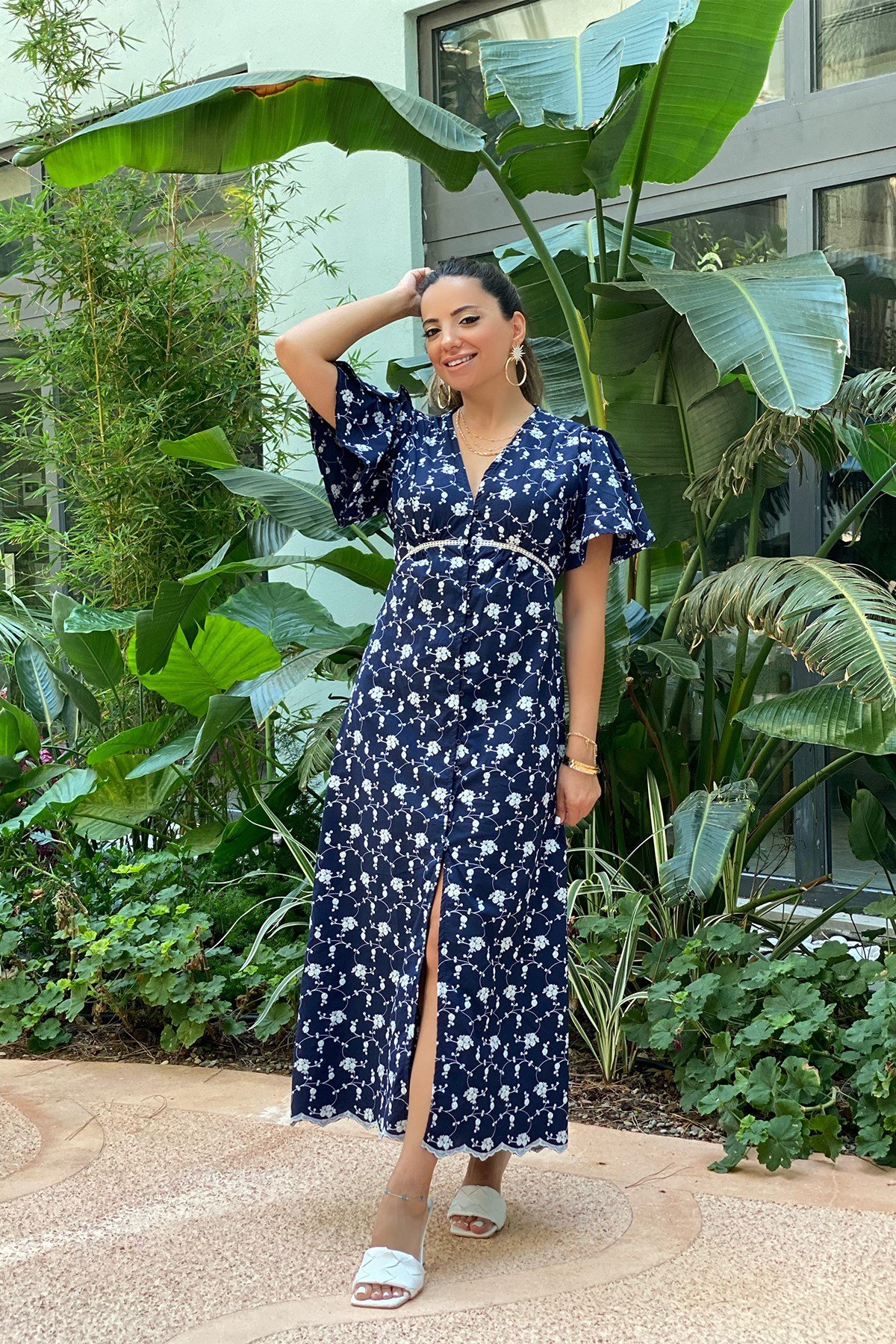 Lacivert Önden Düğmeli Nakışlı Elbise