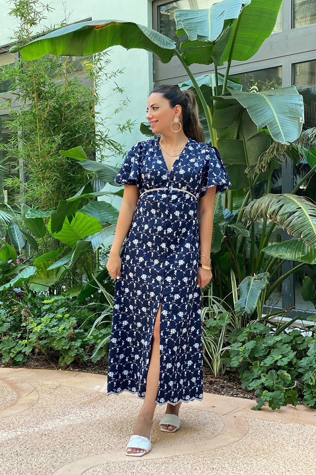 Lacivert Önden Düğmeli Nakışlı Elbise