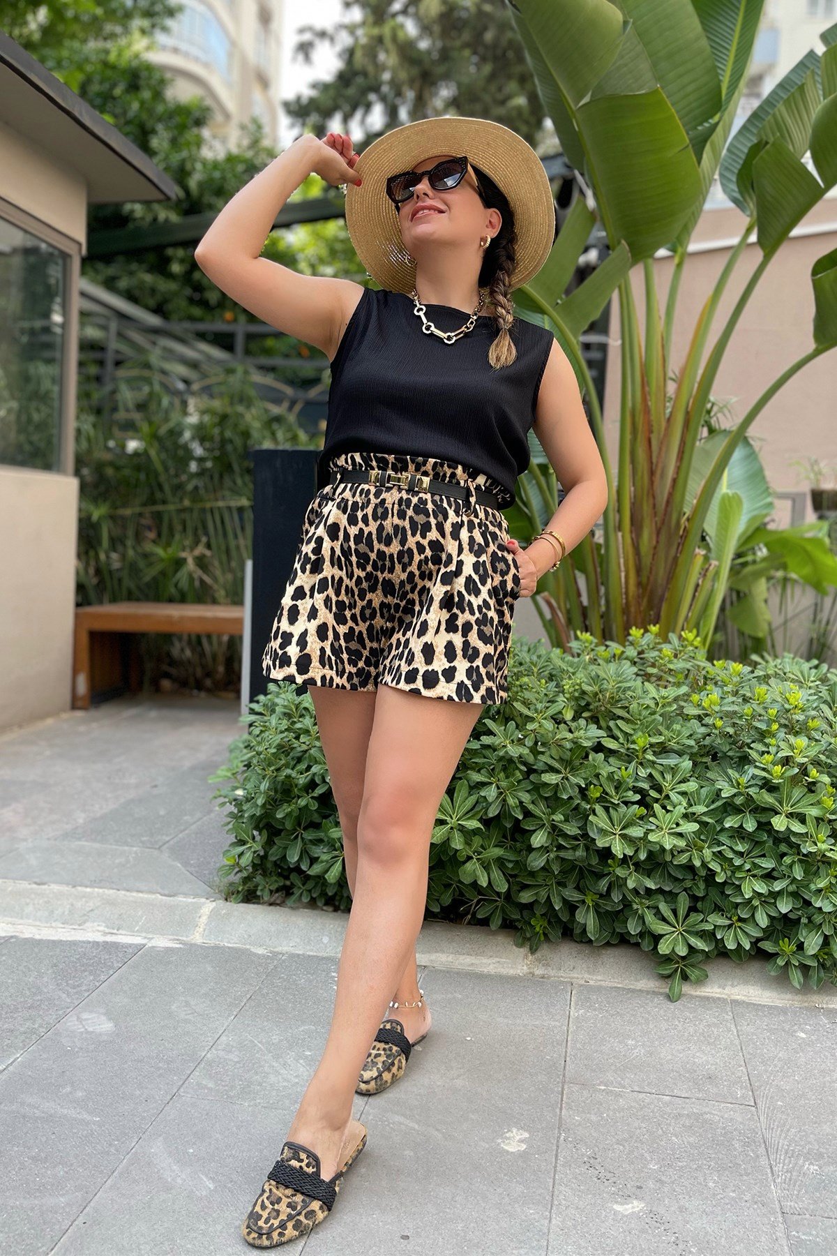 Leopar Desenli Şort