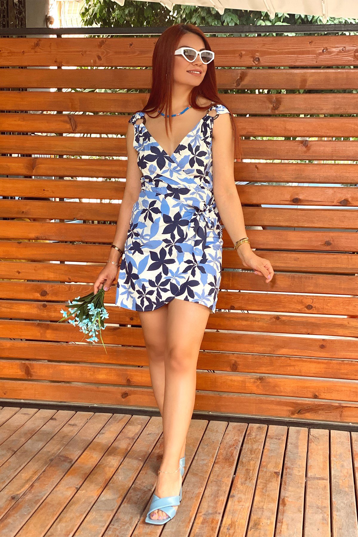 Mavi Çiçek Desenli Kruvaze Mini Elbise