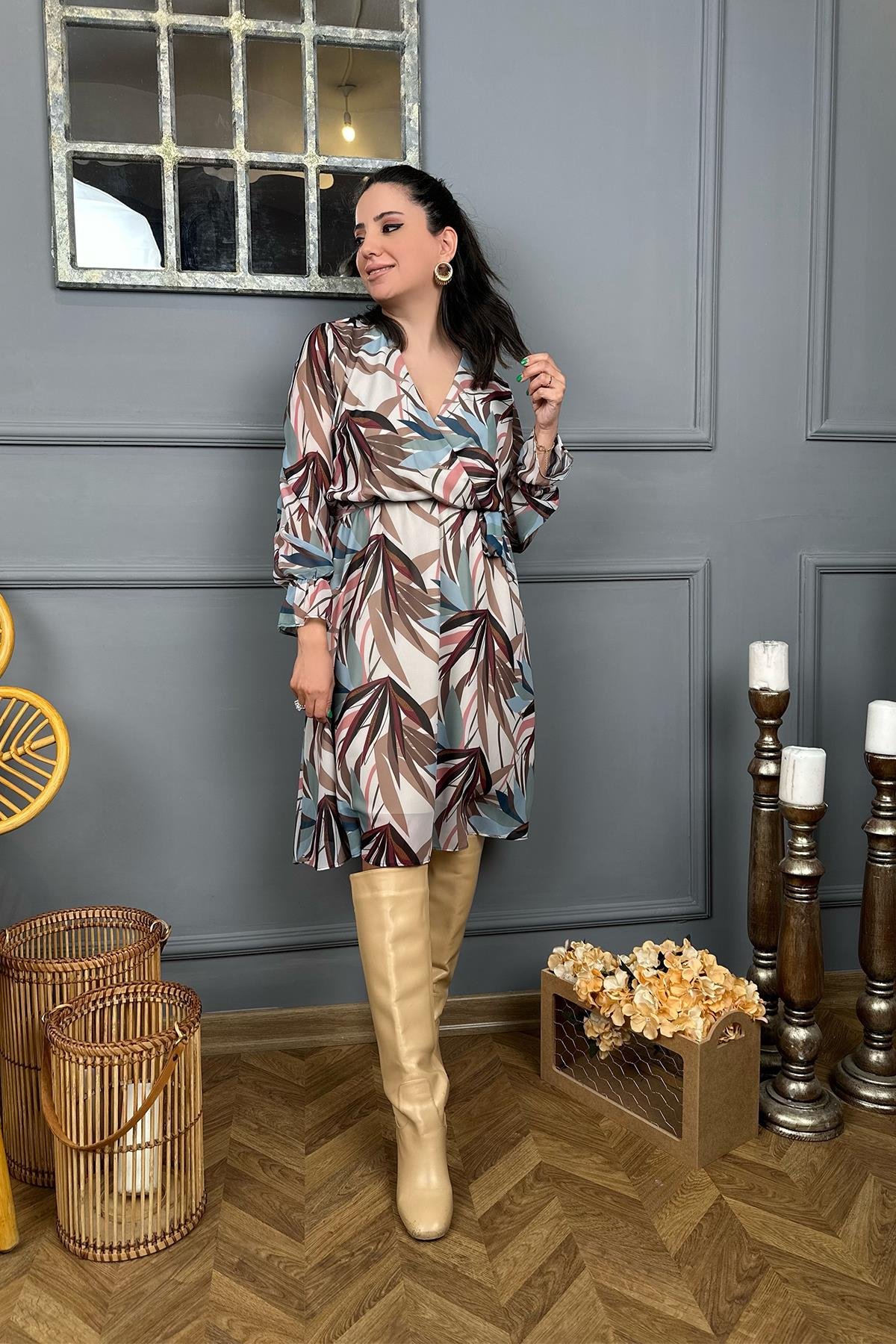 Mavi Çiçek Desenli Kruvaze Şifon Elbise