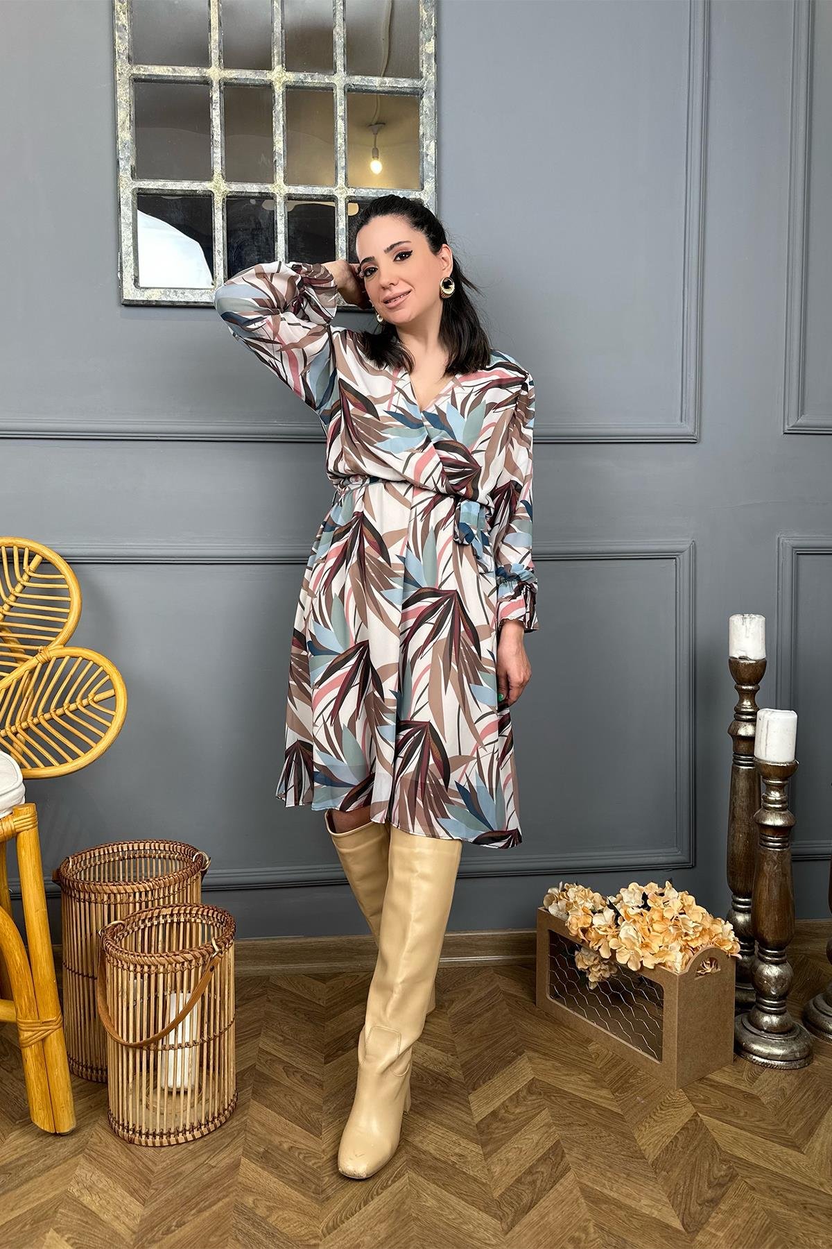 Mavi Çiçek Desenli Kruvaze Şifon Elbise