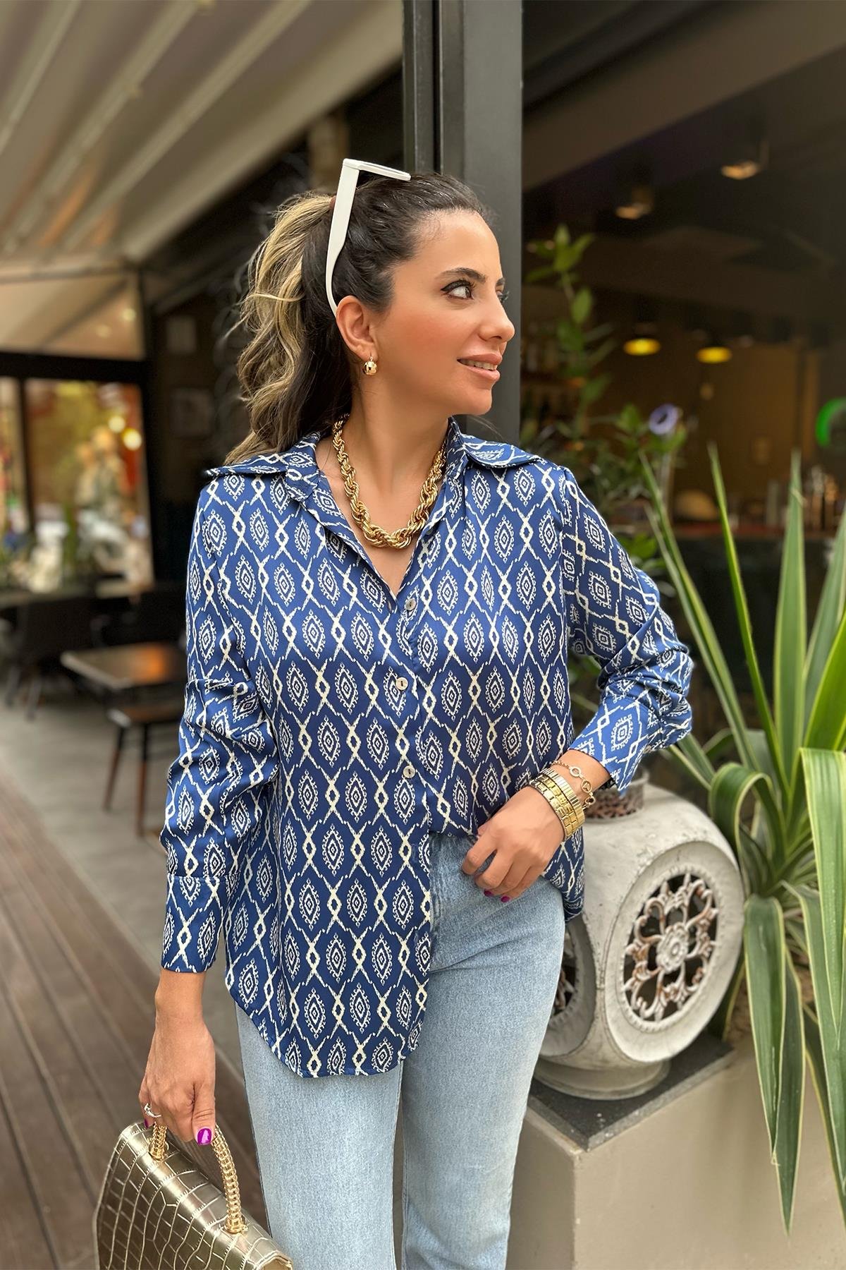 Mavi Desenli Saten Gömlek