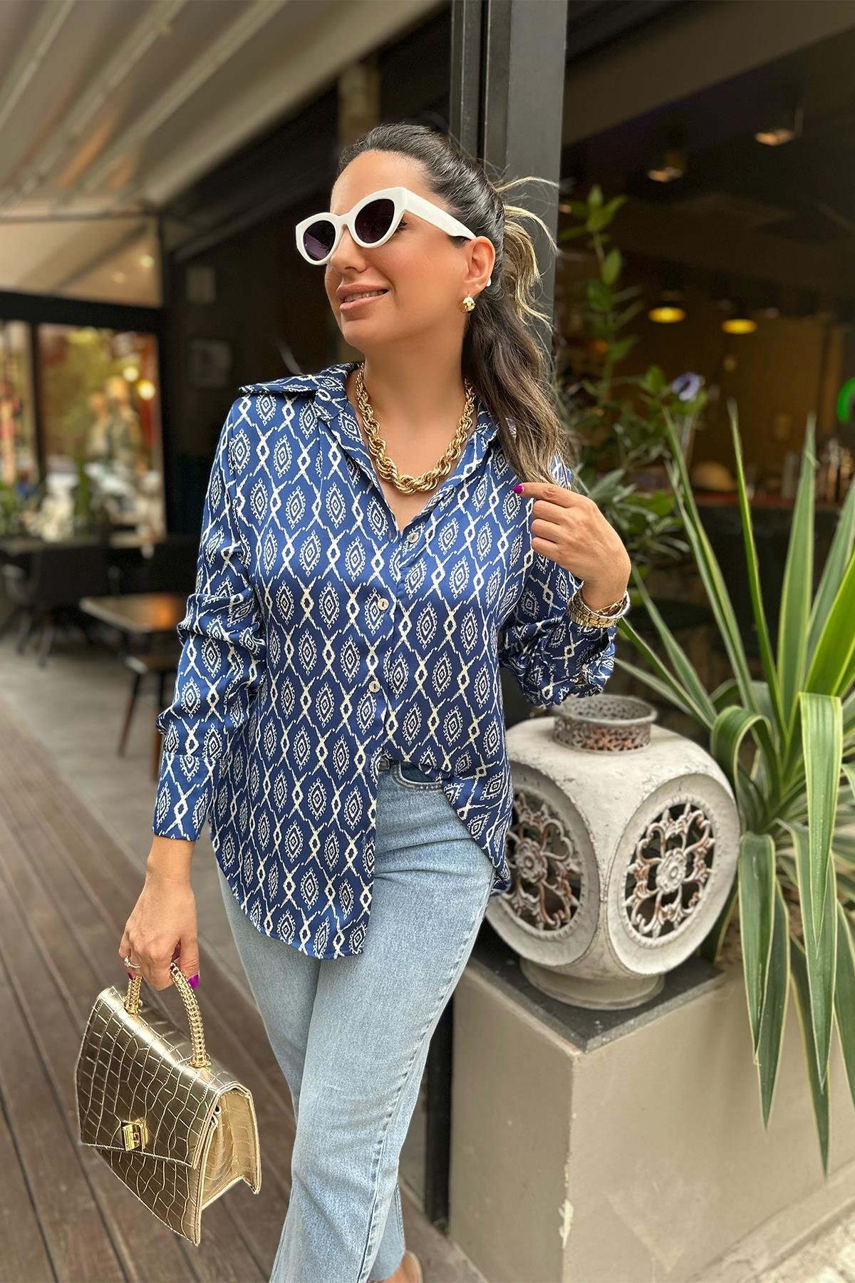 Mavi Desenli Saten Gömlek