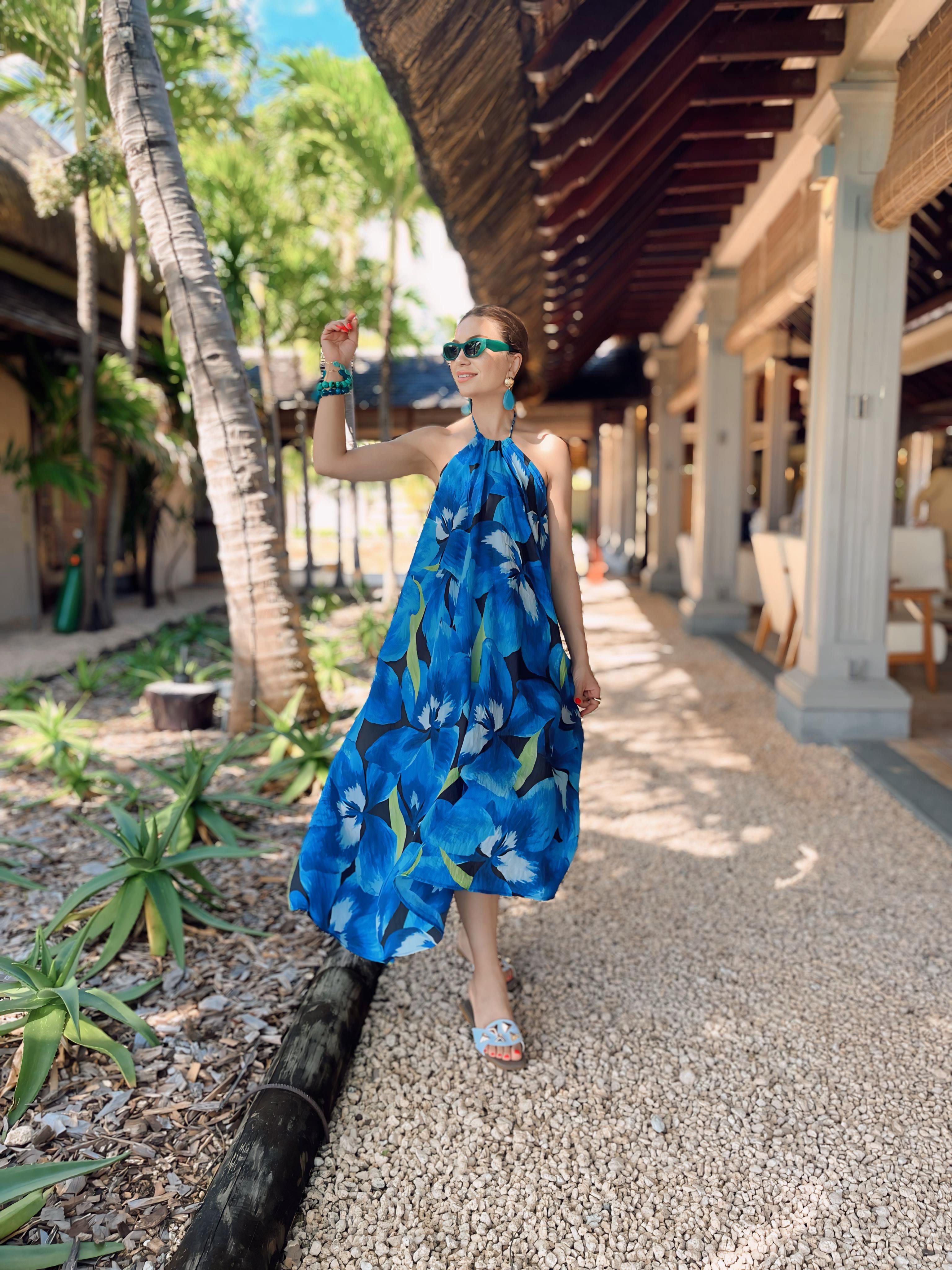 Mavi Desenli Sırtı Açık Elbise