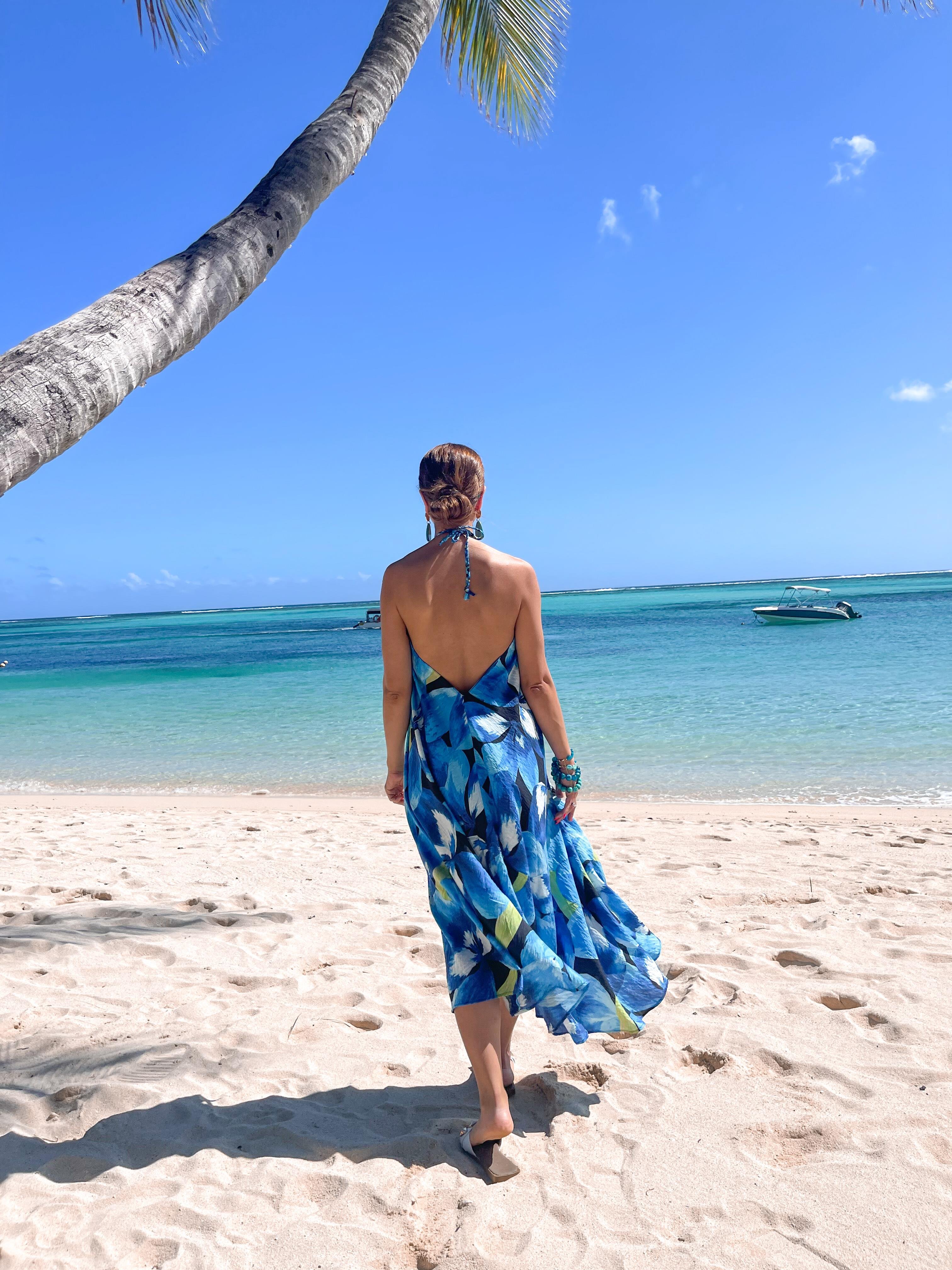 Mavi Desenli Sırtı Açık Elbise