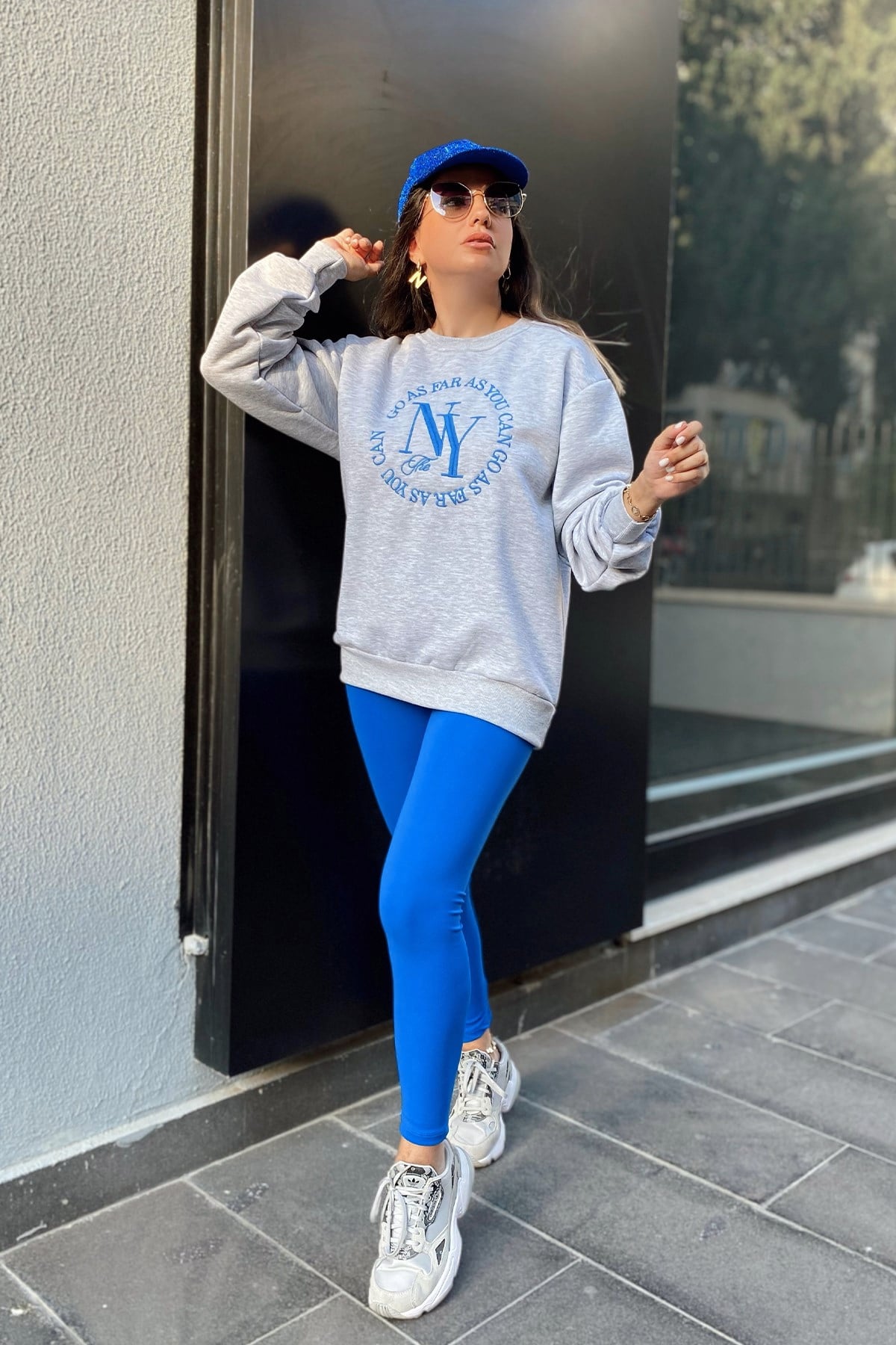 Mavi Yazı Kabartmalı Gri  Sweatshirt
