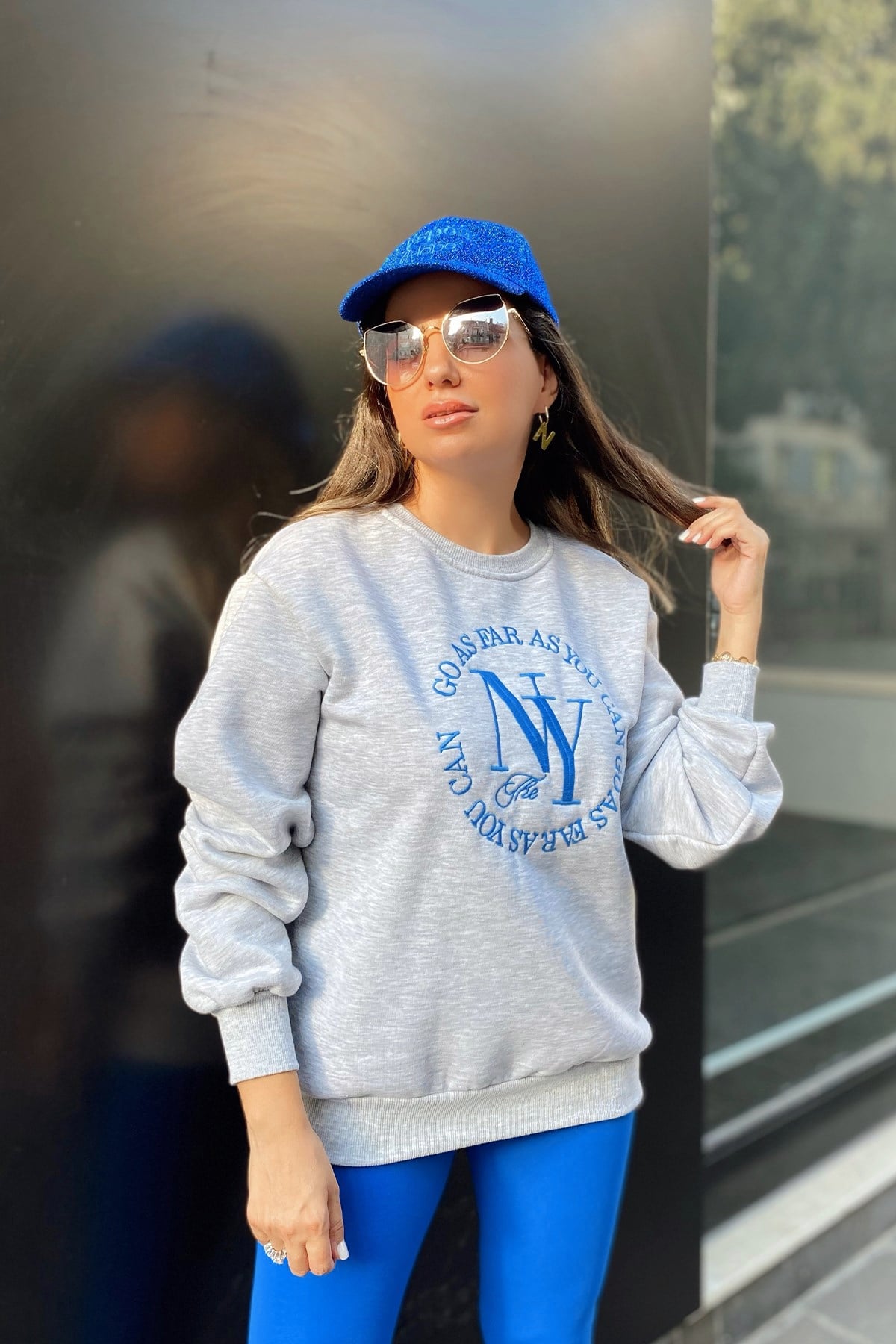 Mavi Yazı Kabartmalı Gri  Sweatshirt