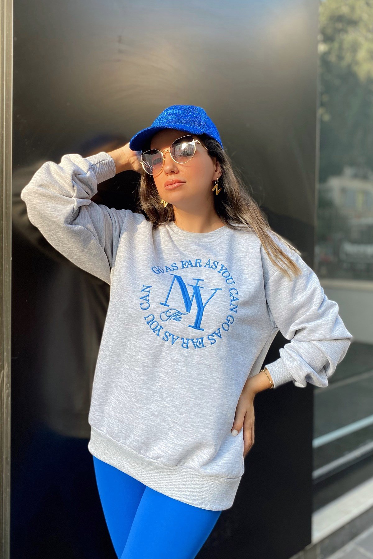 Mavi Yazı Kabartmalı Gri  Sweatshirt