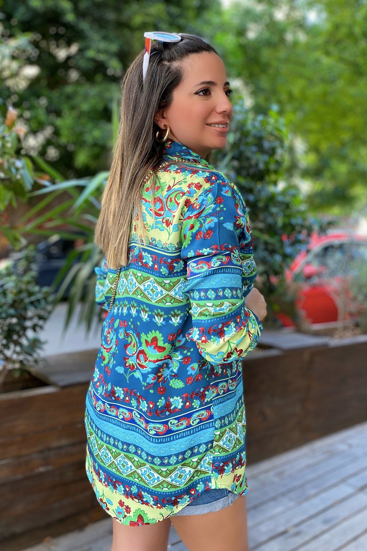 Mavi -Yeşil Desenli Saten Gömlek