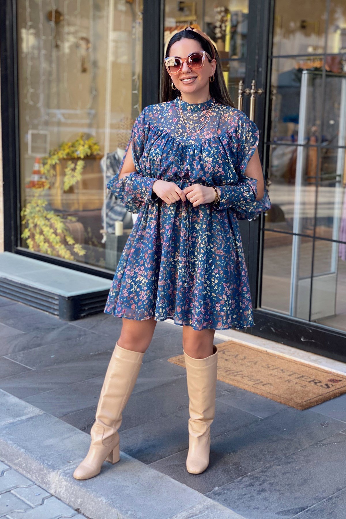 Mavili Önü Büzgülü Çiçek Desenli Elbise