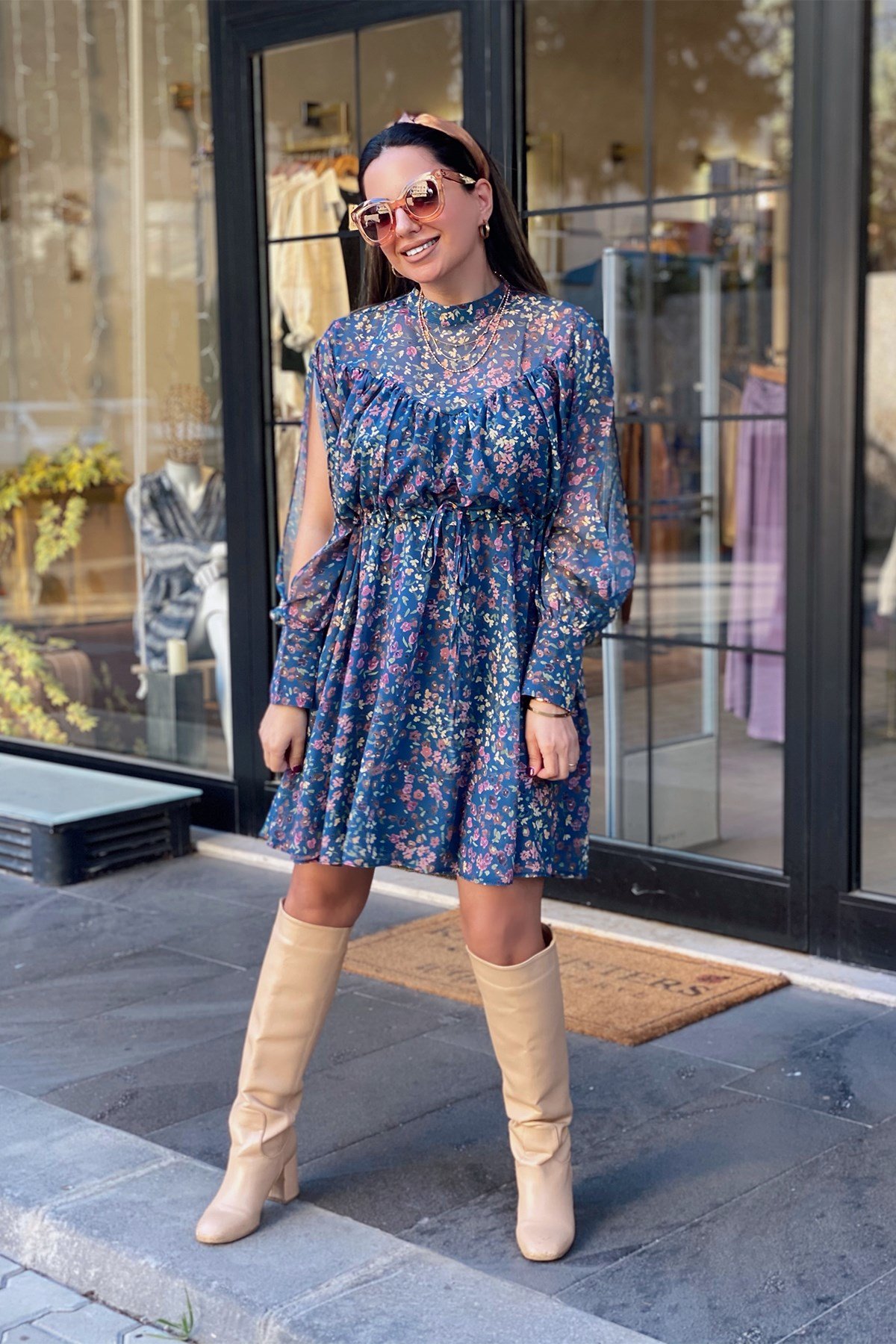 Mavili Önü Büzgülü Çiçek Desenli Elbise