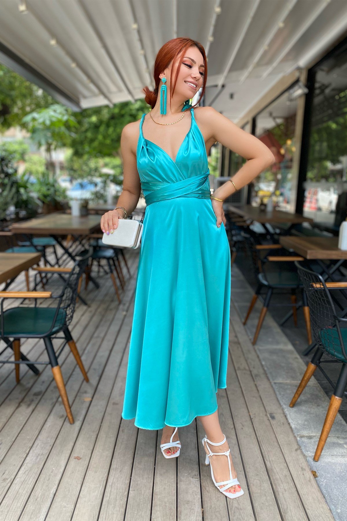 Mint Yeşil Sırt Dekolteli Saten Elbise