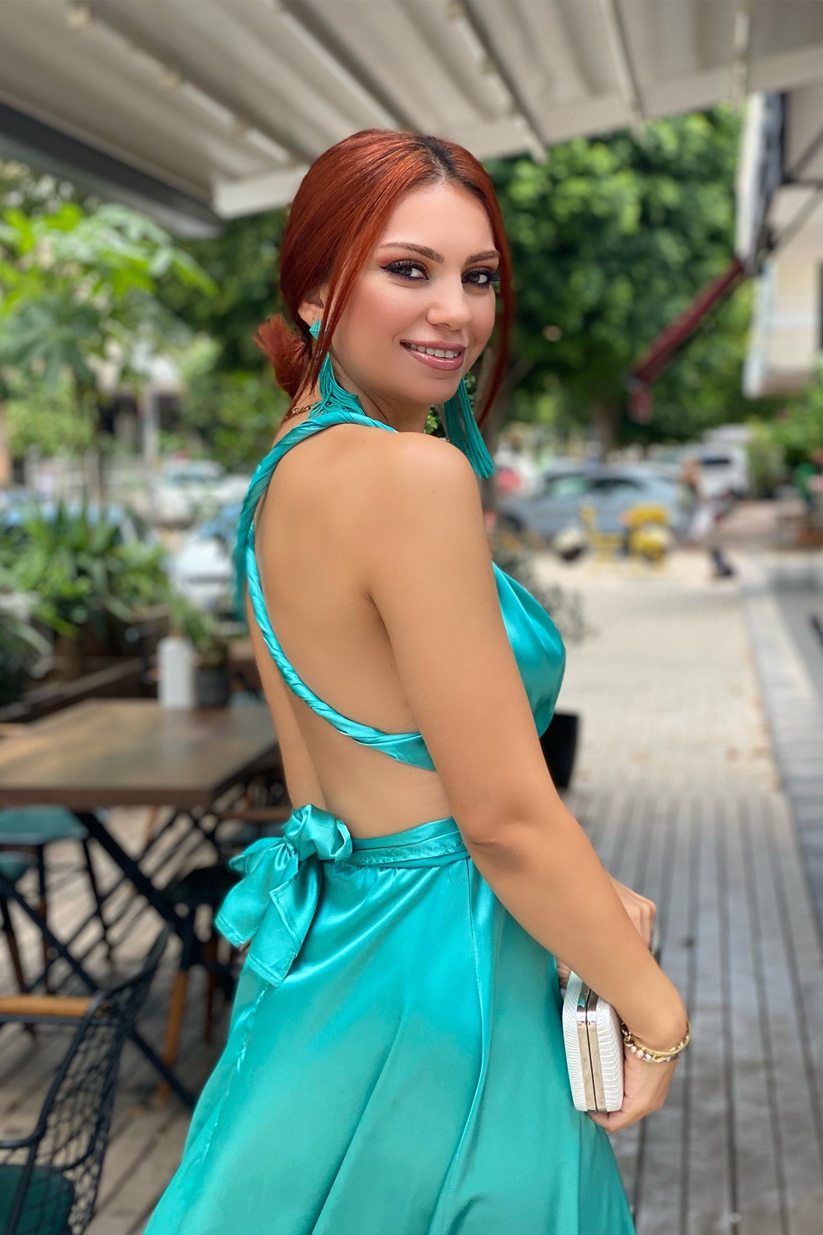 Mint Yeşil Sırt Dekolteli Saten Elbise