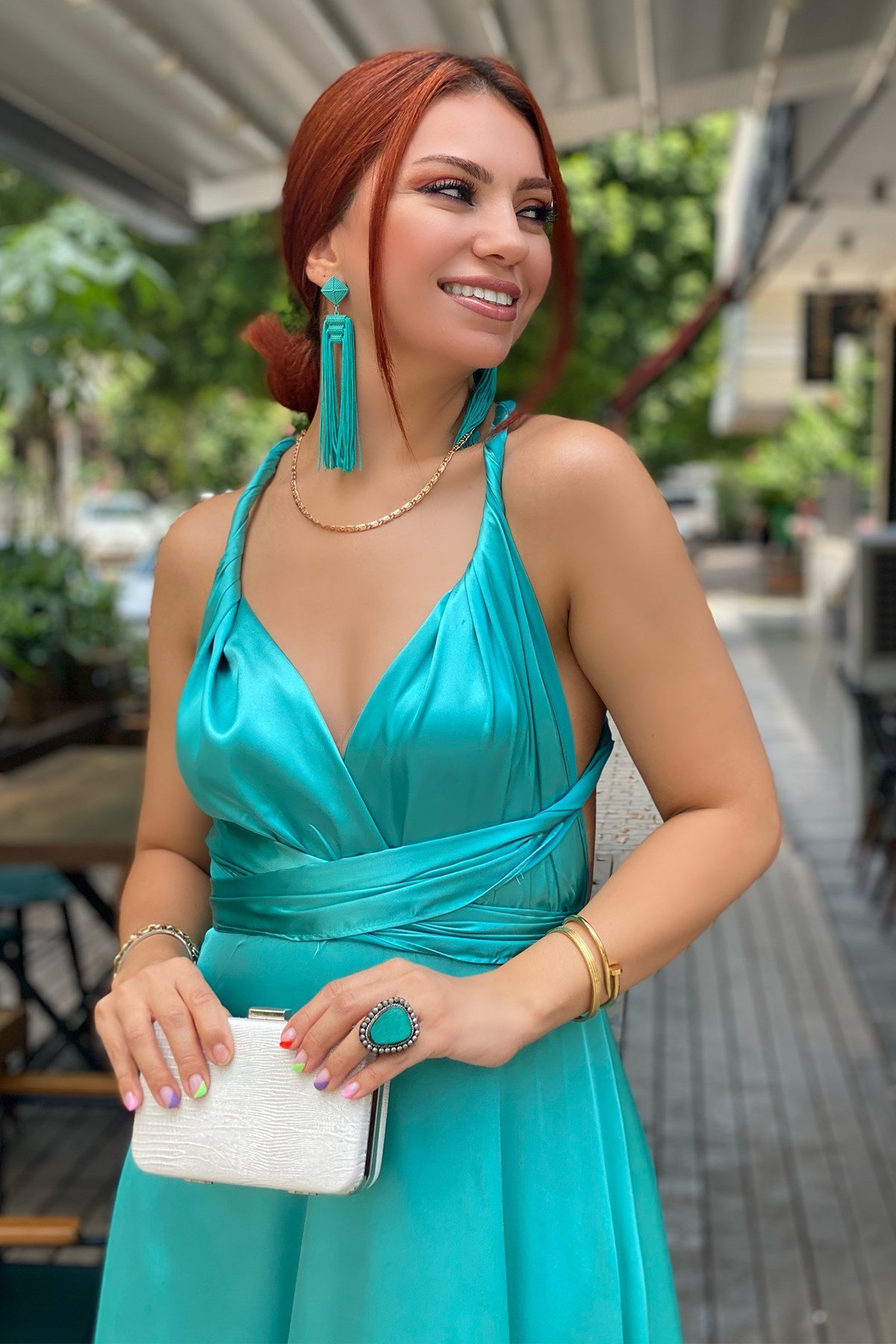 Mint Yeşil Sırt Dekolteli Saten Elbise