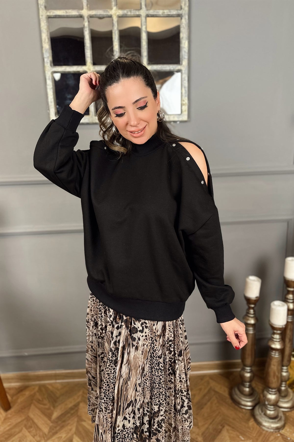 Omuz Çıtçıtlı Siyah Sweatshirt
