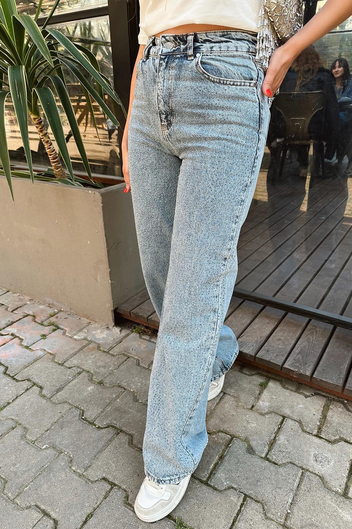 Önleri Taşlı Premium Straight Fit Jean