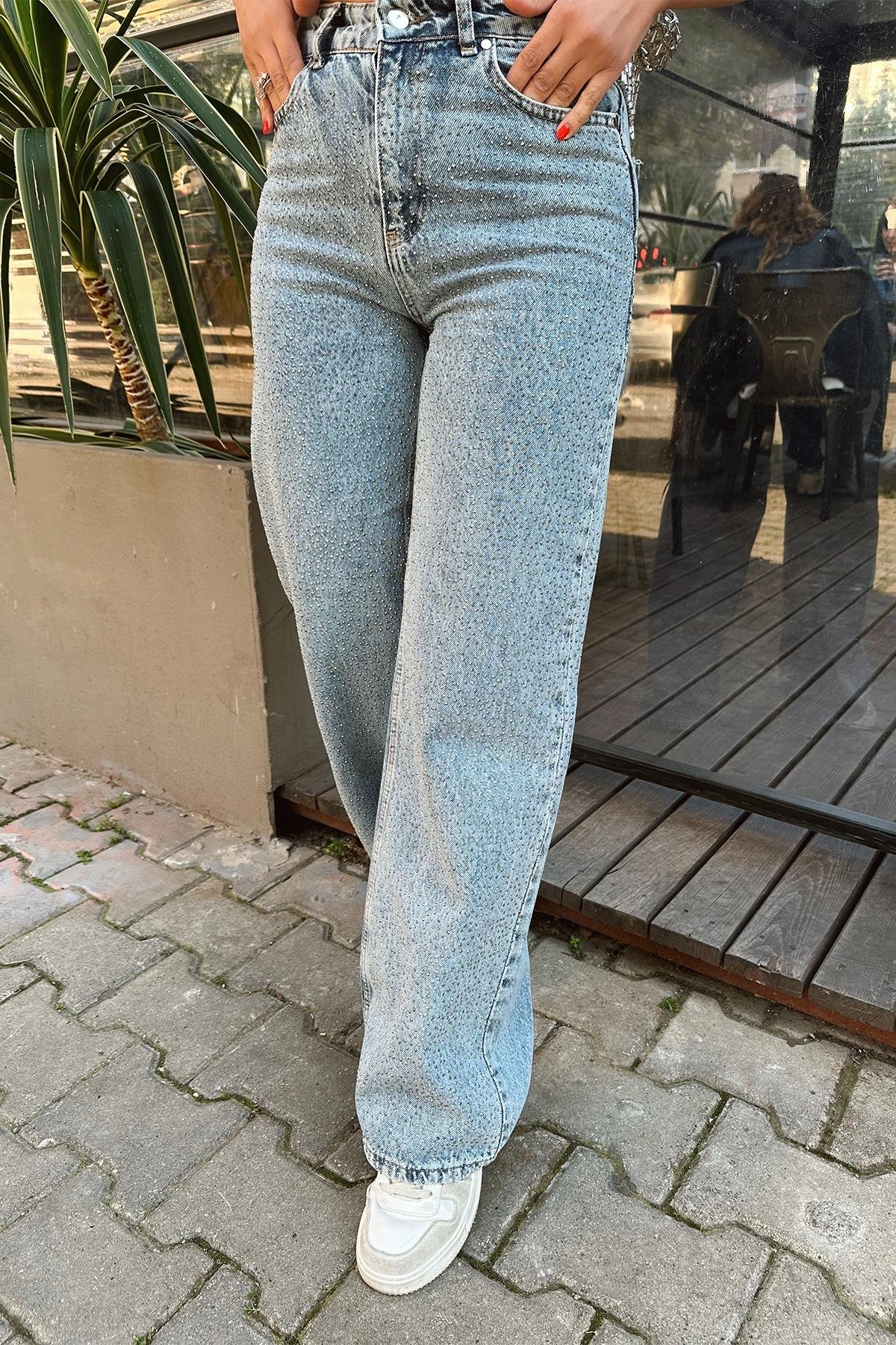 Önleri Taşlı Premium Straight Fit Jean