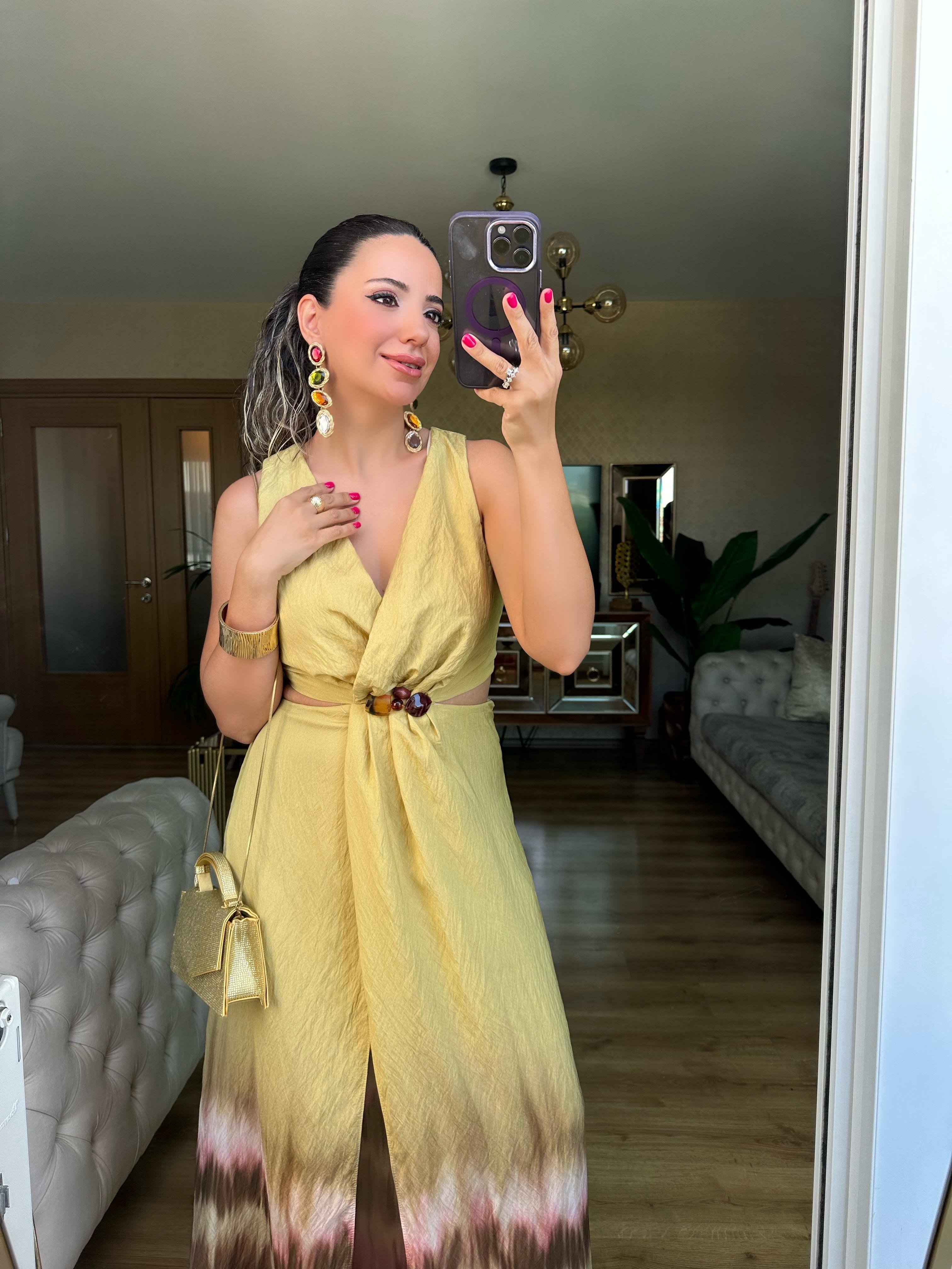 Önü Boncuk Detaylı Yeşil Elbise