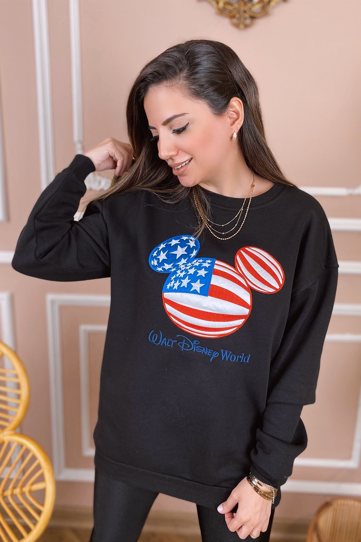 Önü Desenli Siyah Sweatshirt