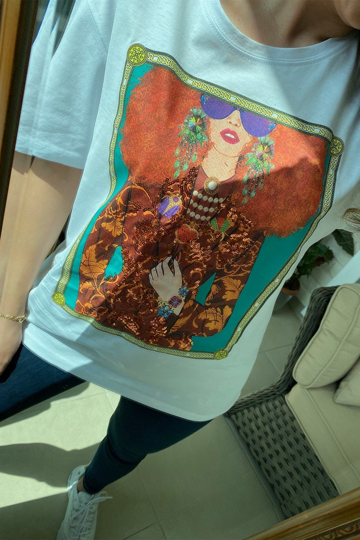 Önü Figürlü Payetli Tshirt