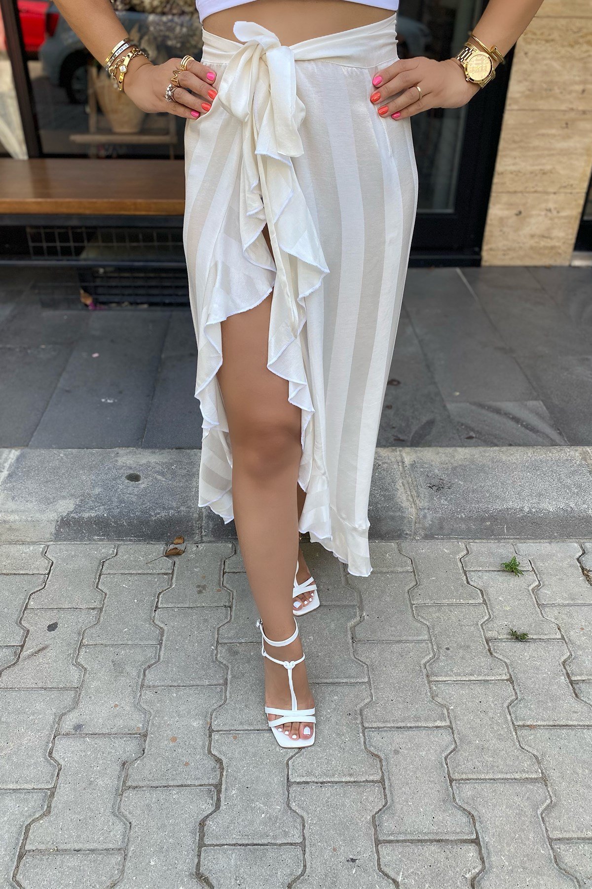 Önü Fırfırlı Ekru Pareo Etek