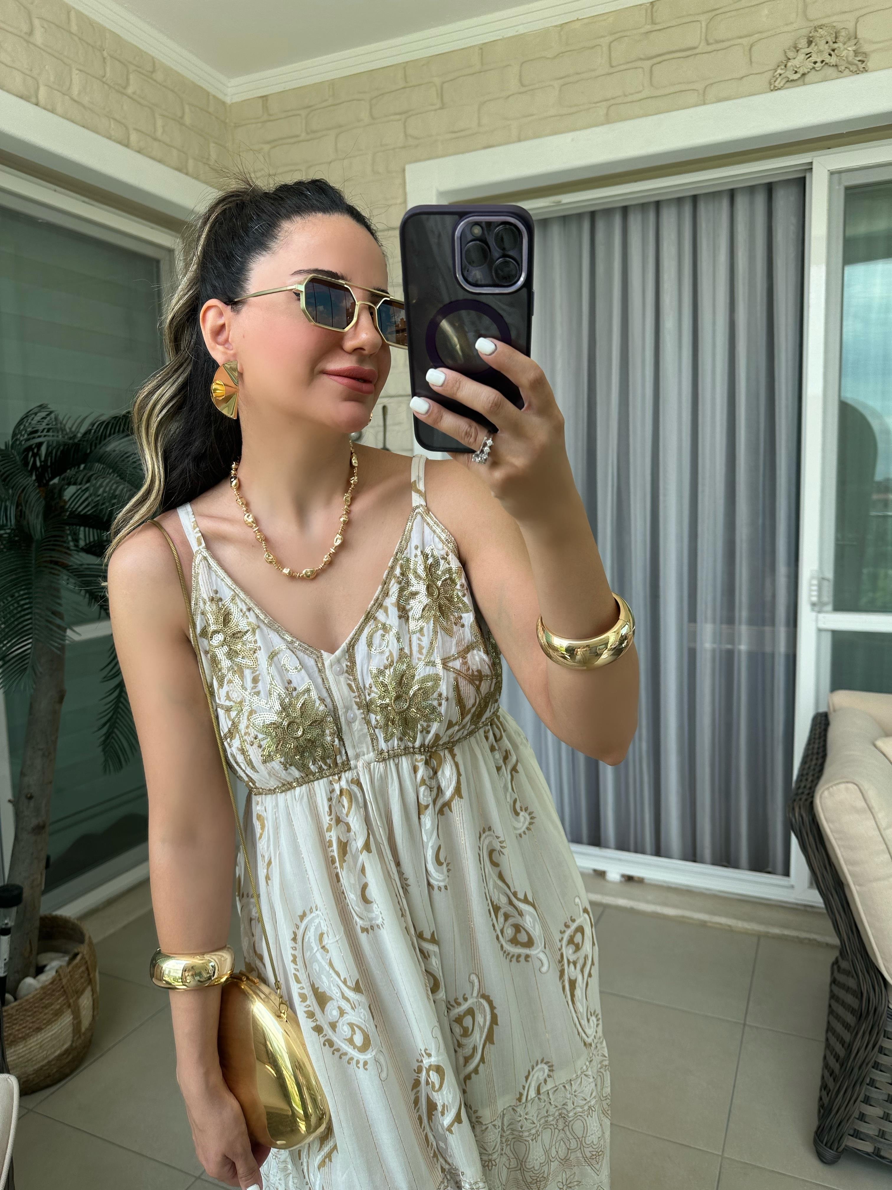 Önü Gold Payet İşlemeli Beyaz Elbise