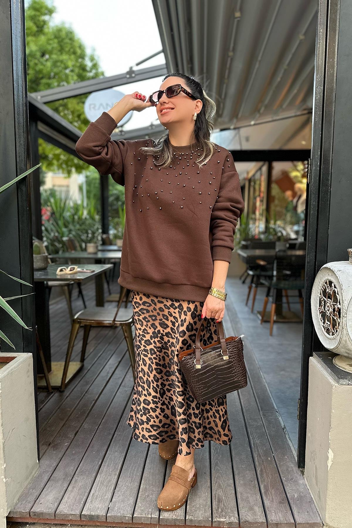 Önü İncili Kahve Sweatshirt
