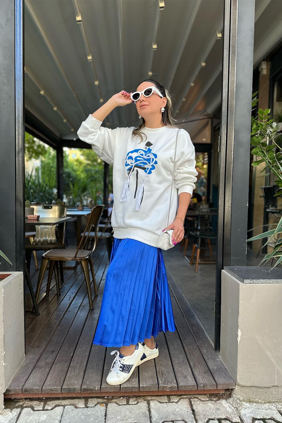 Önü İp Detaylı Beyaz Sweatshirt