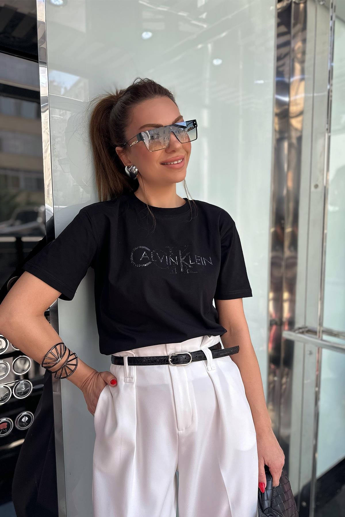 Önü Taşlı Siyah  Baskılı Orj Tshirt