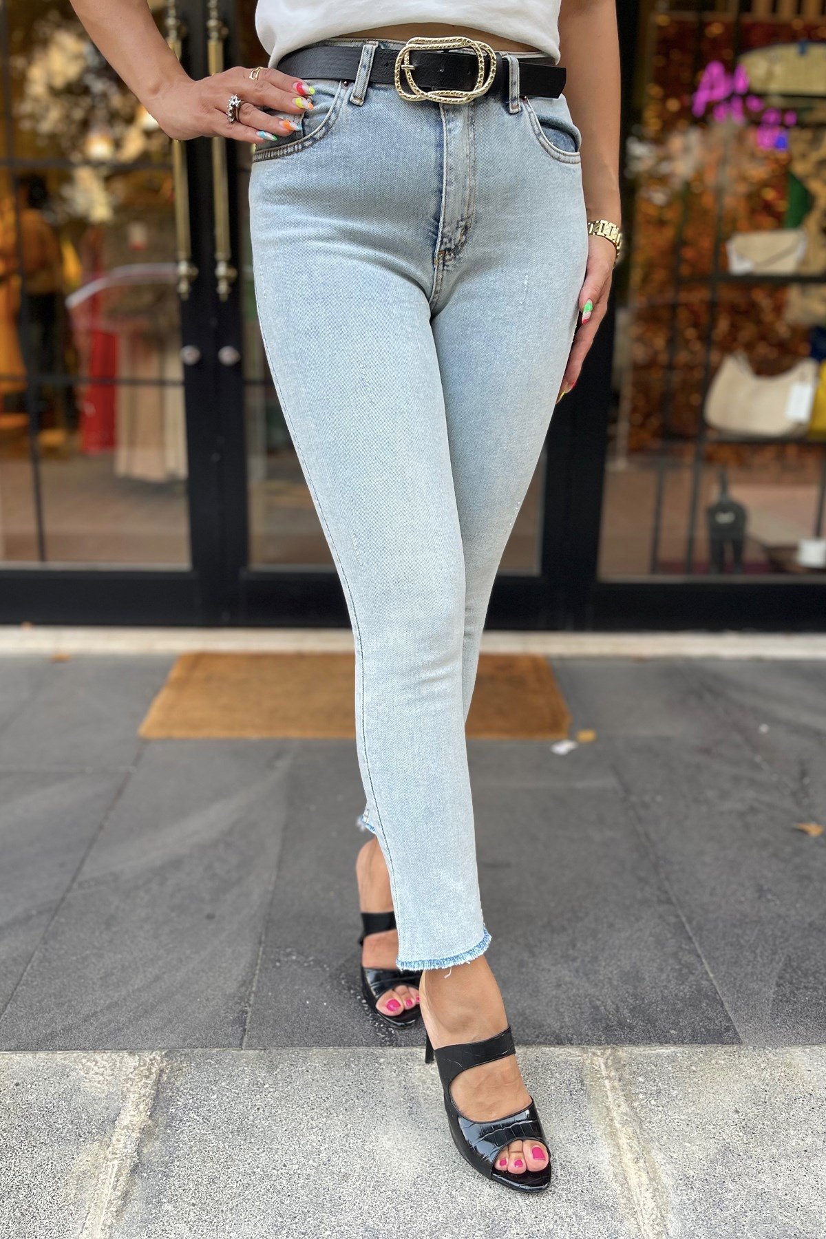 Paça Kesik Açık Renk Pantolon 