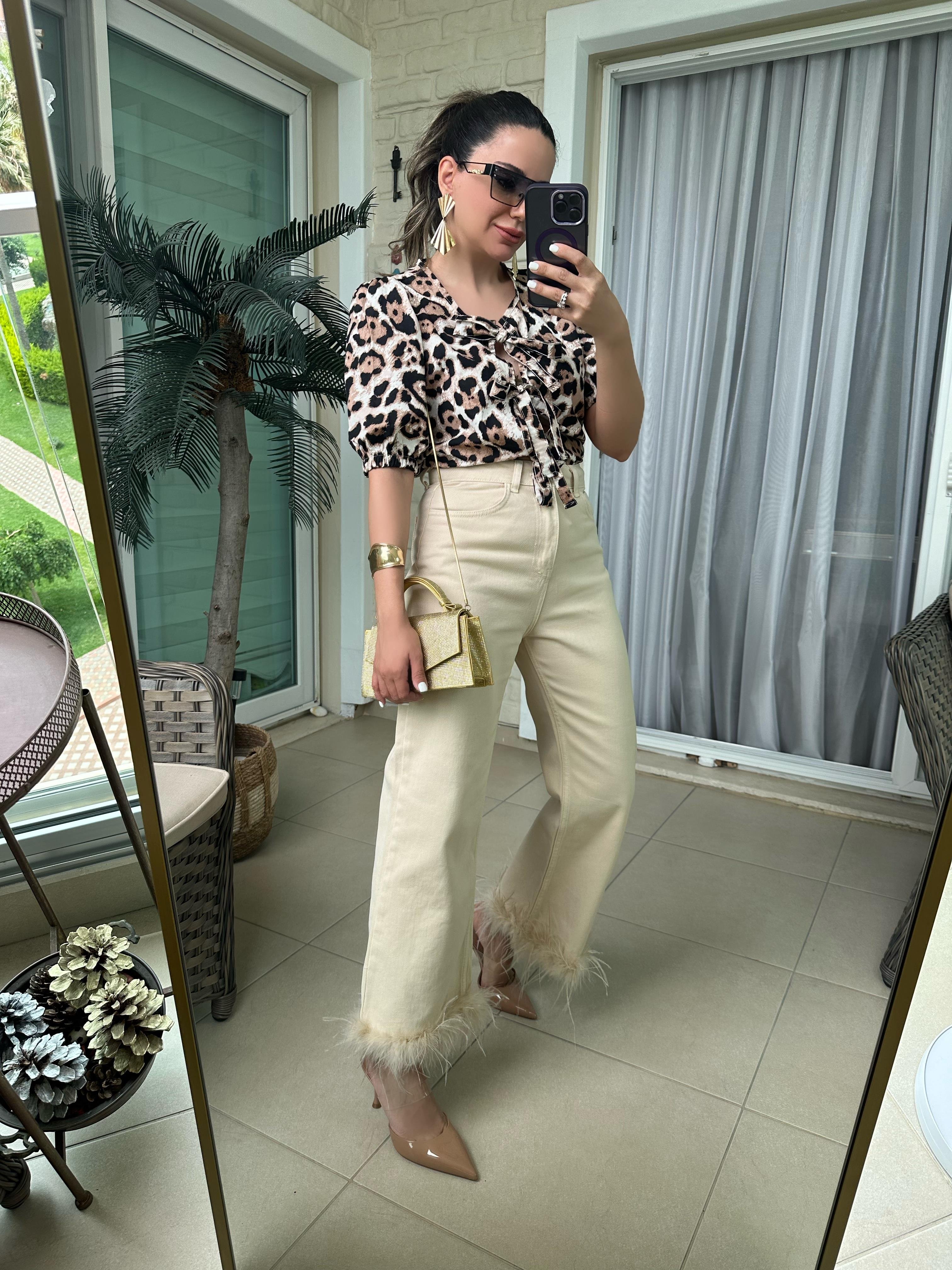 Paçası Otriş Detaylı Bej Pantolon