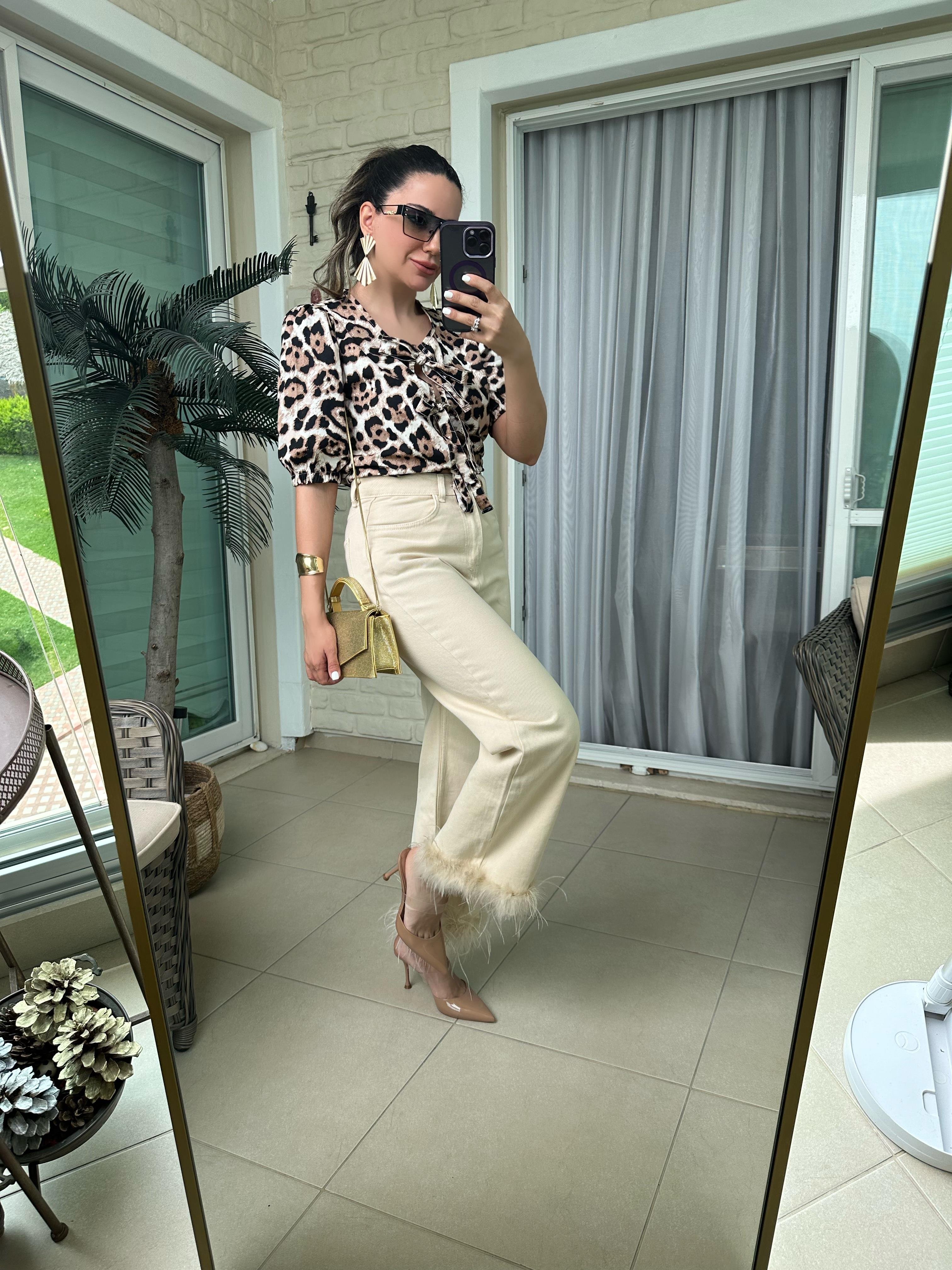 Paçası Otriş Detaylı Bej Pantolon