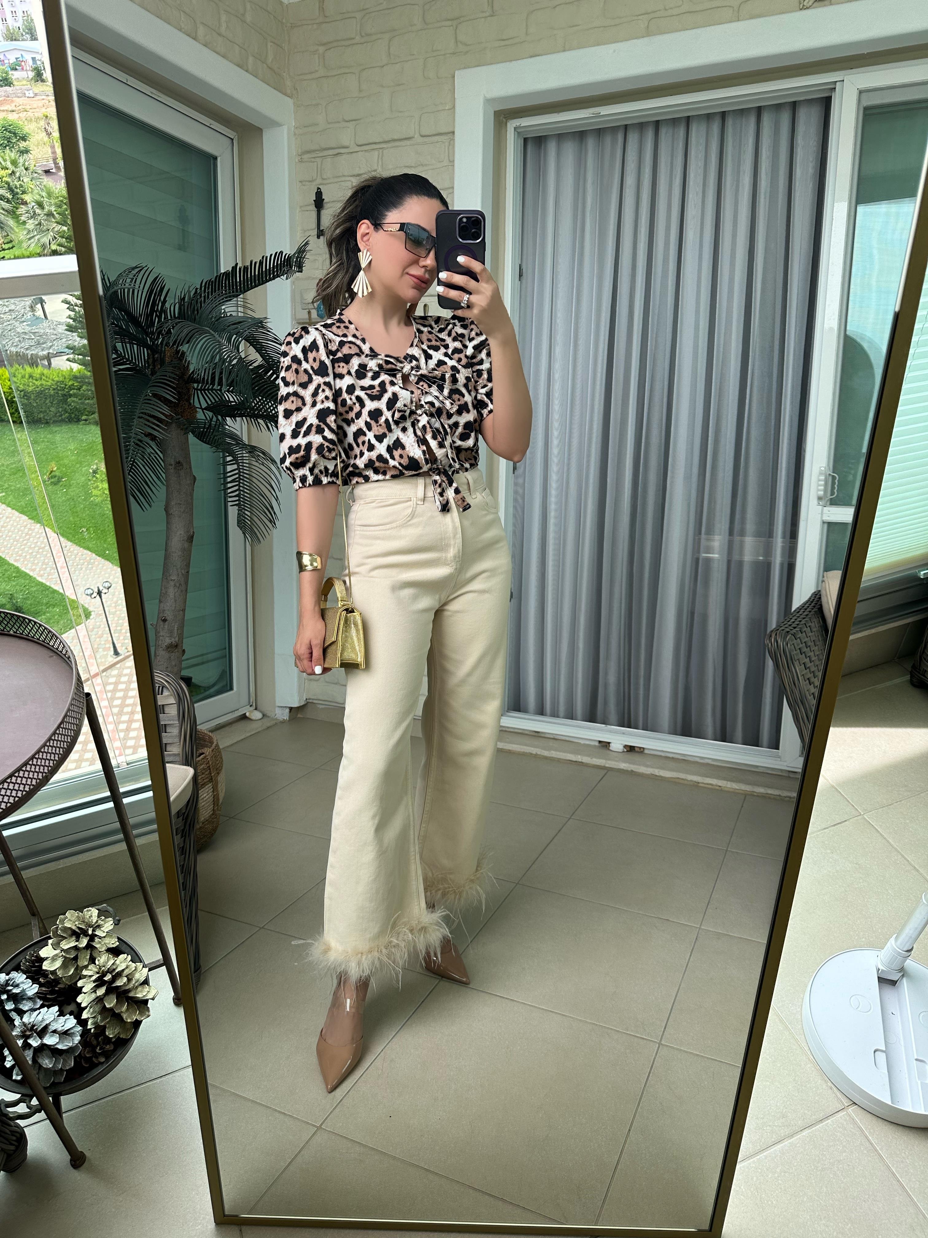 Paçası Otriş Detaylı Bej Pantolon