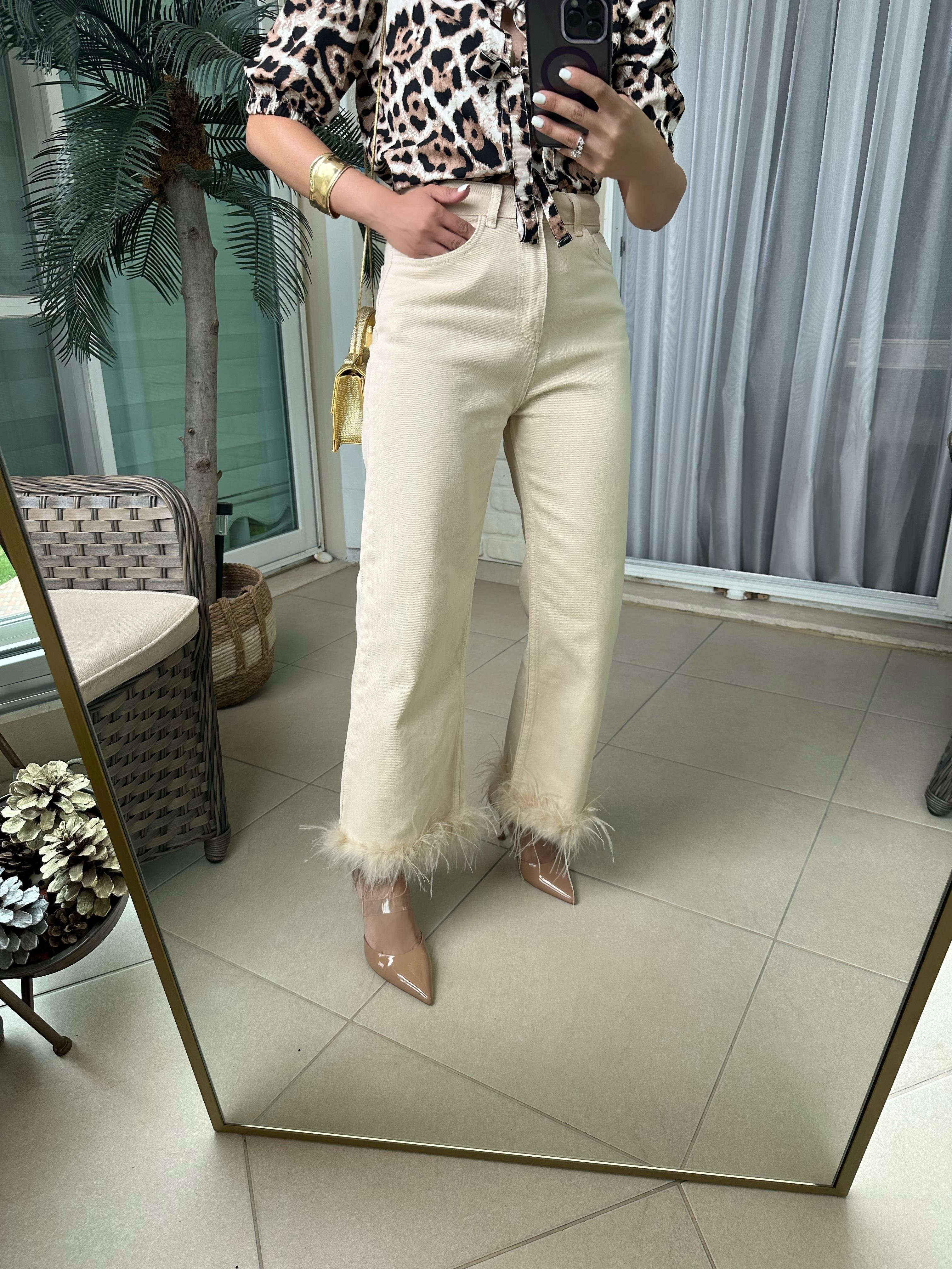 Paçası Otriş Detaylı Bej Pantolon