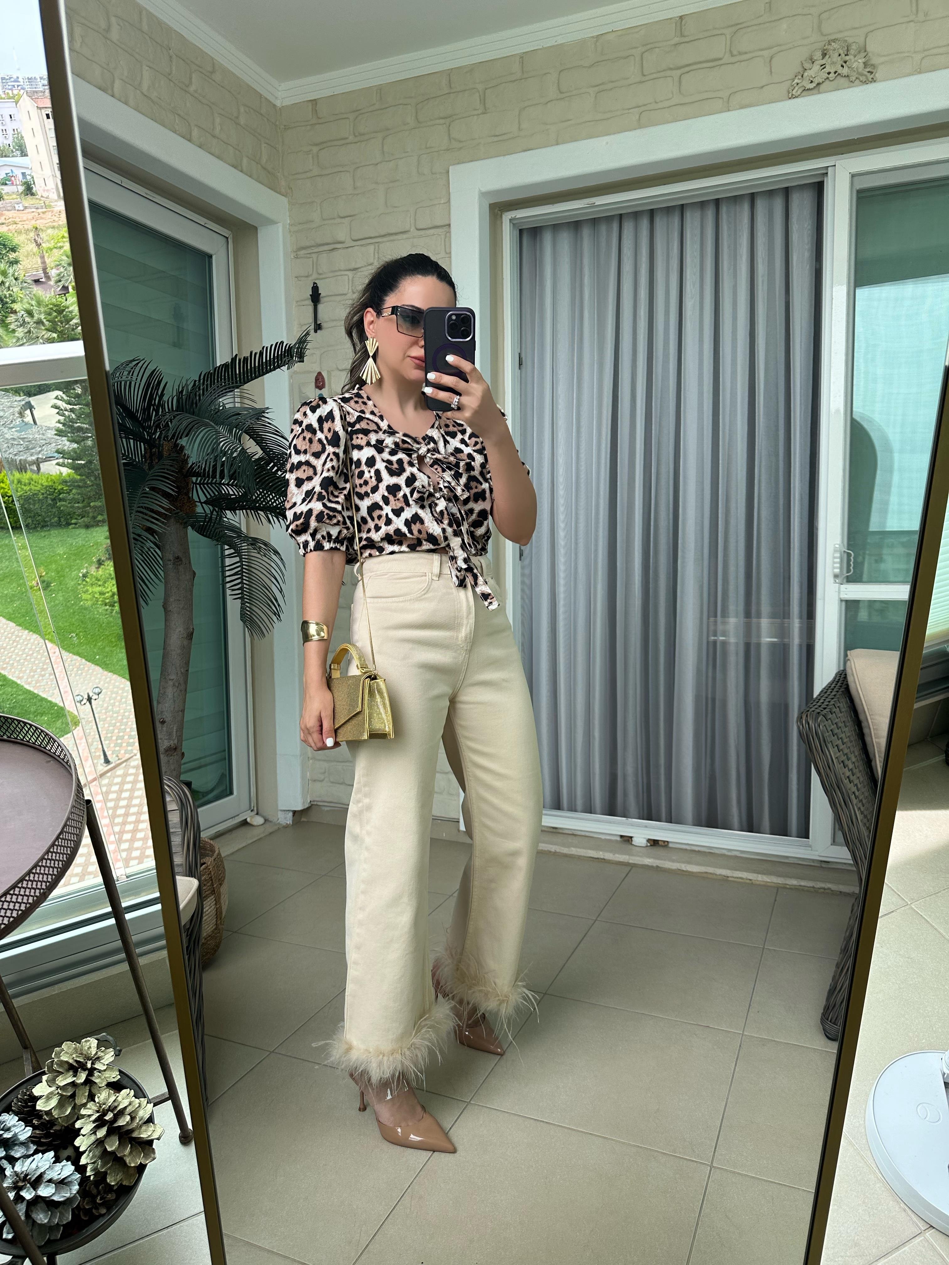 Paçası Otriş Detaylı Bej Pantolon