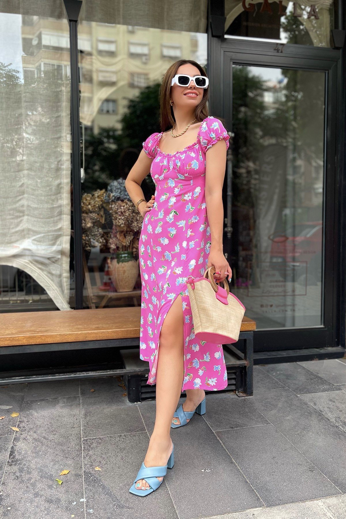Pembe Çiçek Desenli Elbise