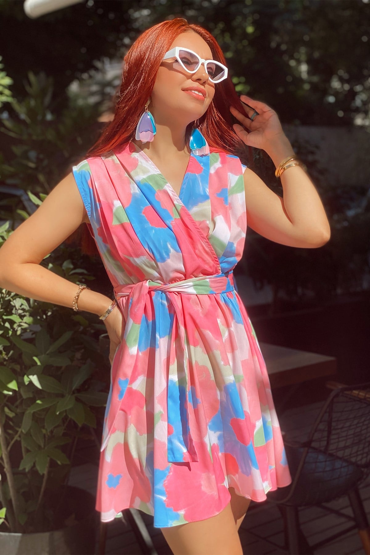 Pembe Desenli Kuşaklı Elbise