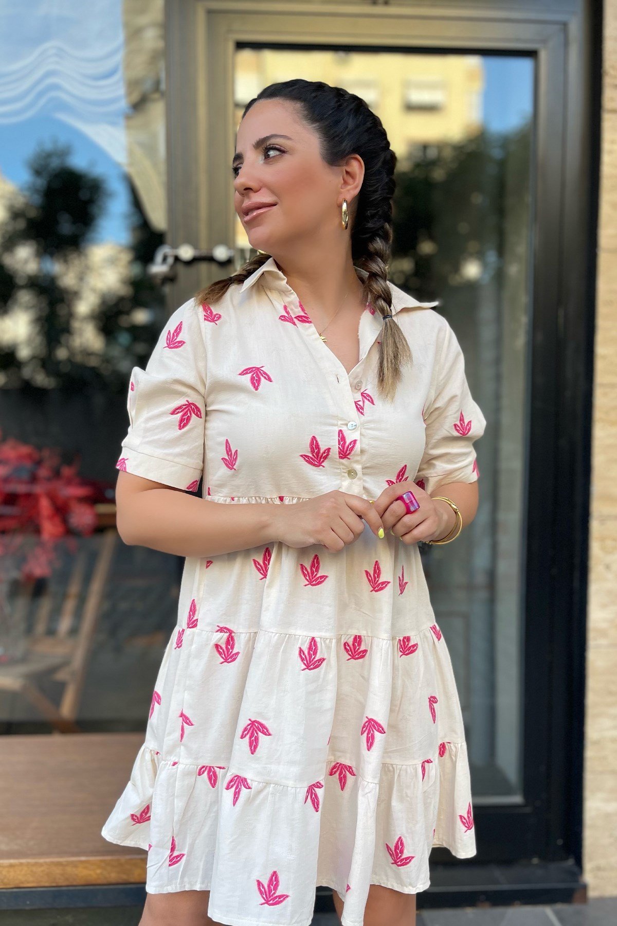 Pembe Nakış İşlemeli Kısa Kollu Elbise