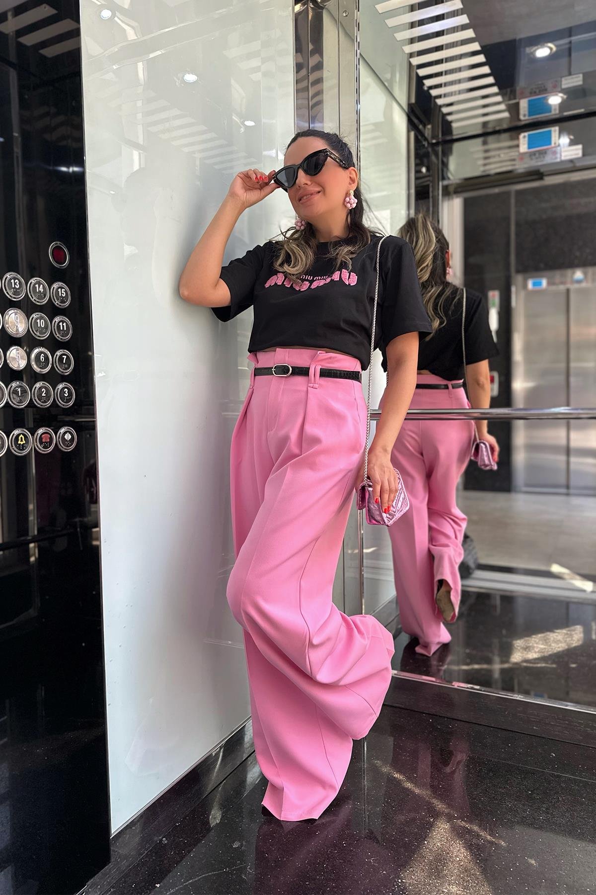 Pembe Nakışlı Orj Siyah Tshirt