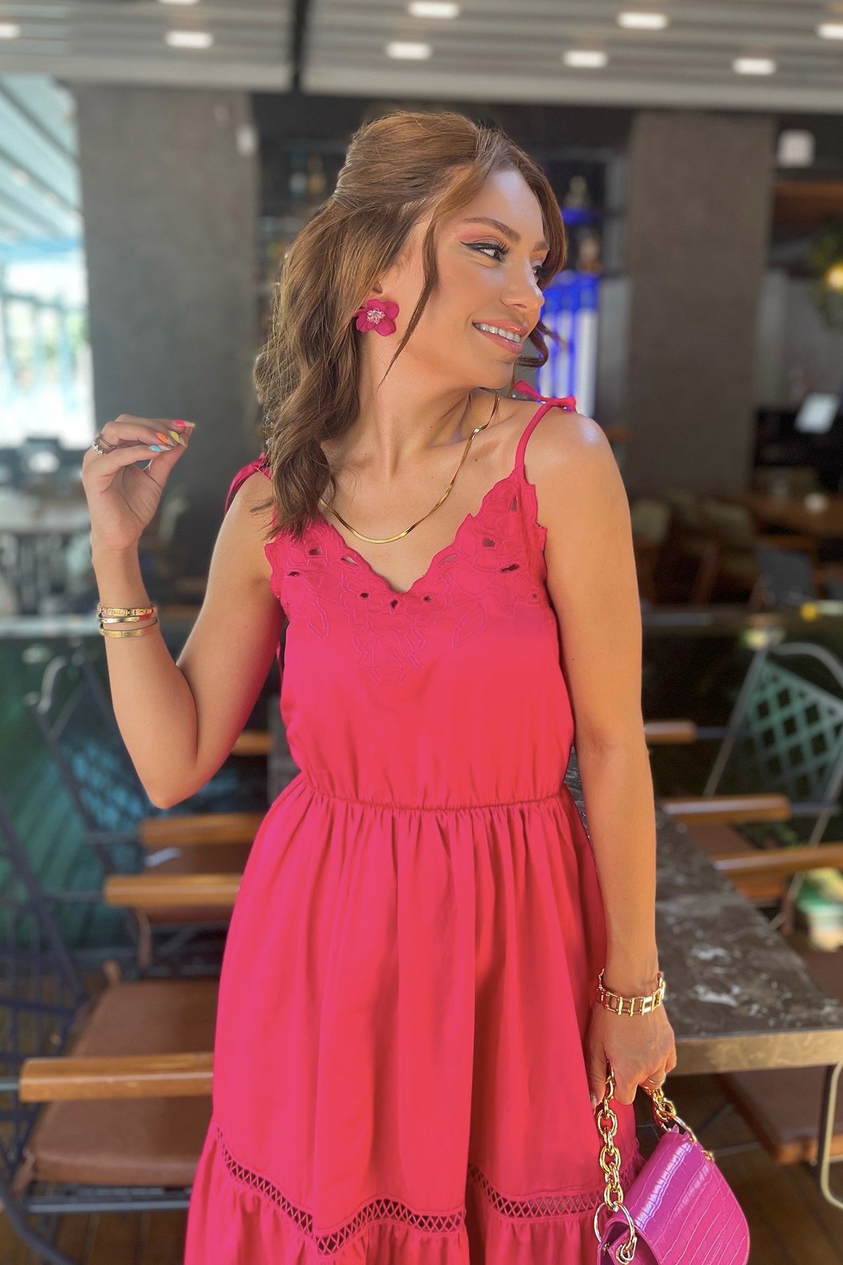 Pembe Omuzdan Bağlamalı Elbise