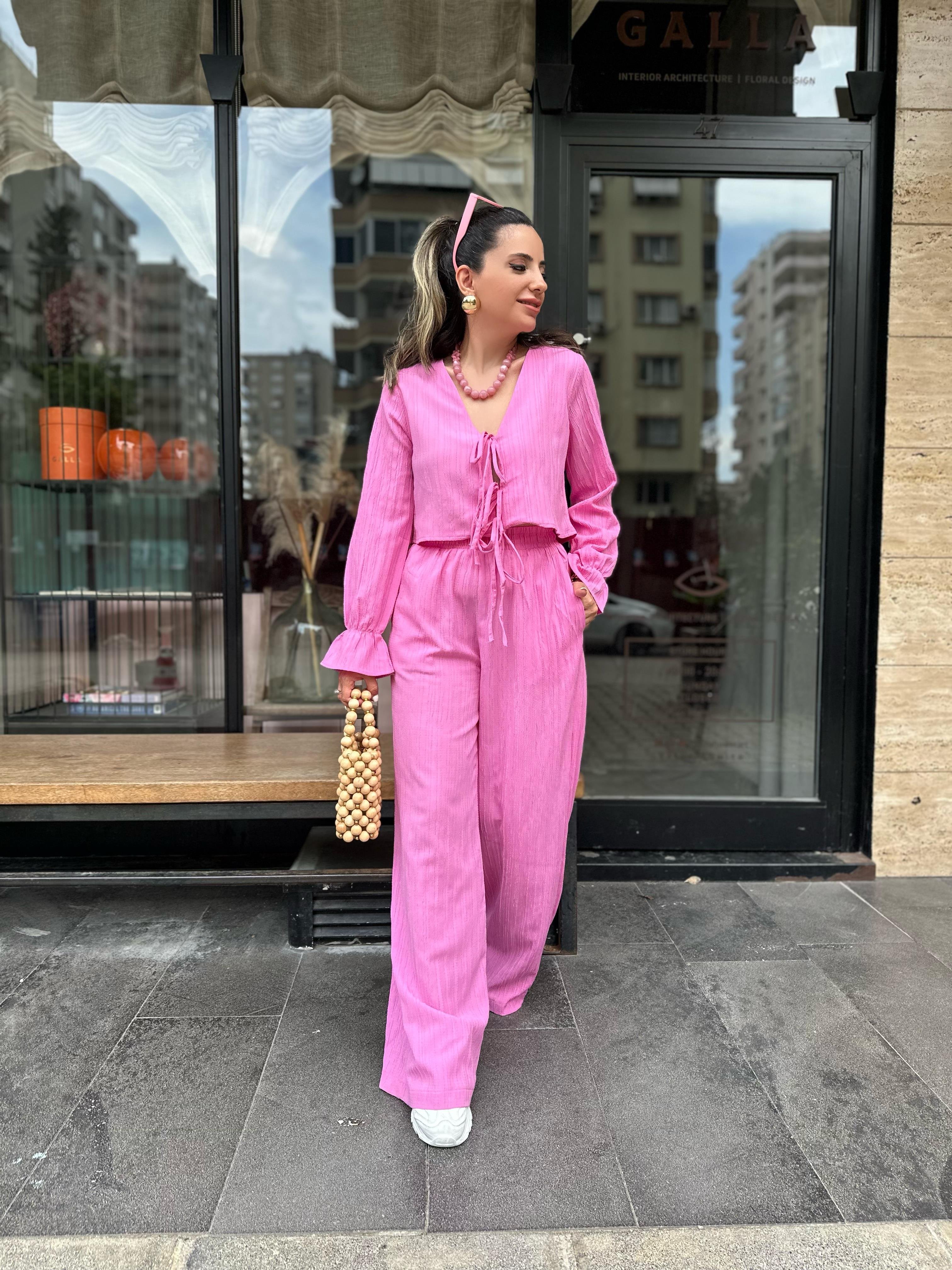 Pembe Önden Bağcık Detaylı Gömlek Pantolon Takım
