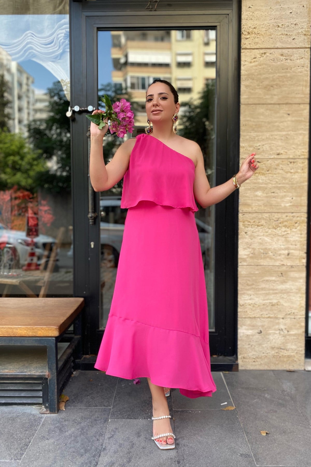 Pembe Tek Omuz Volanlı Şifon Elbise