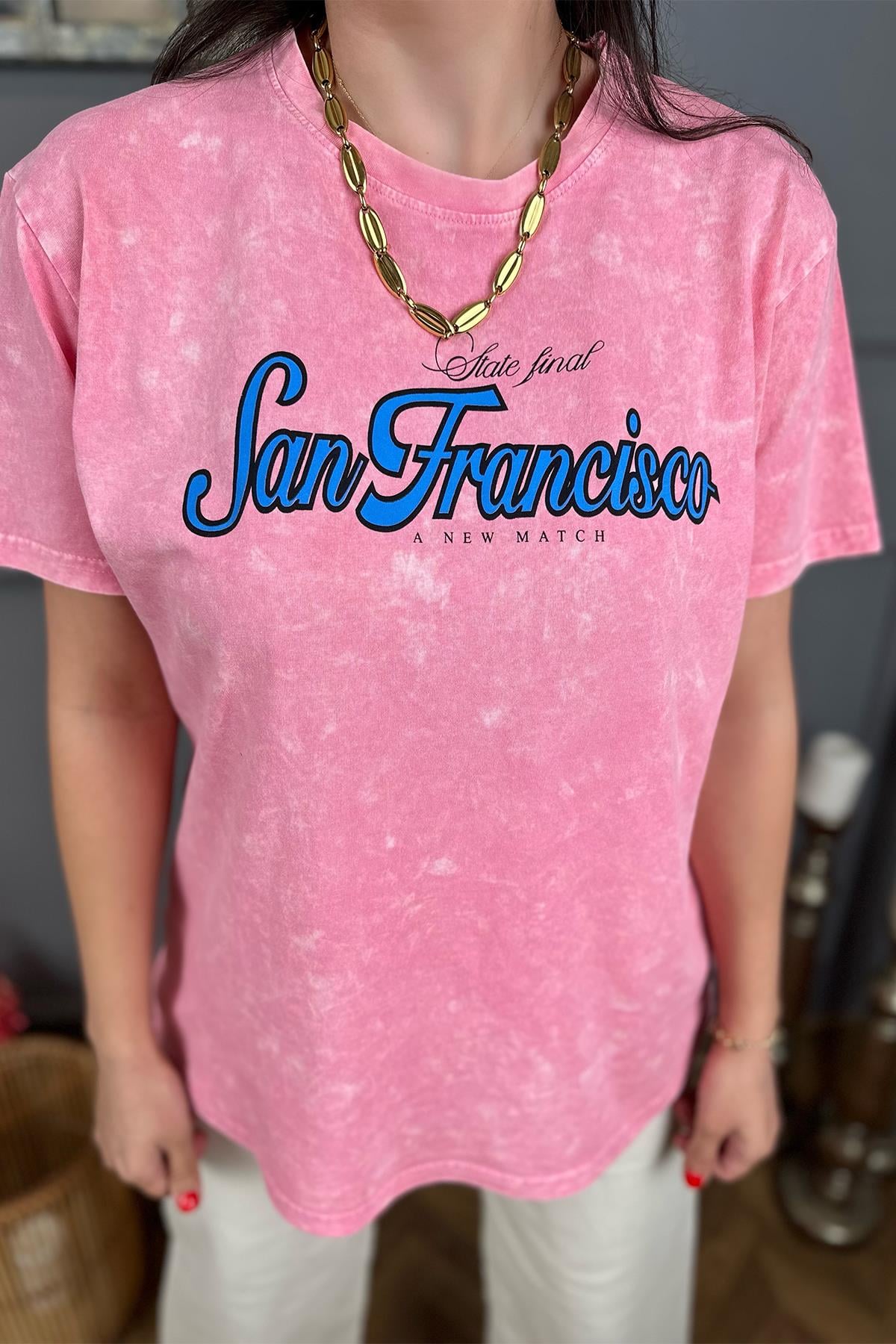 Pembe Yıkama Detaylı Baskılı Tshirt