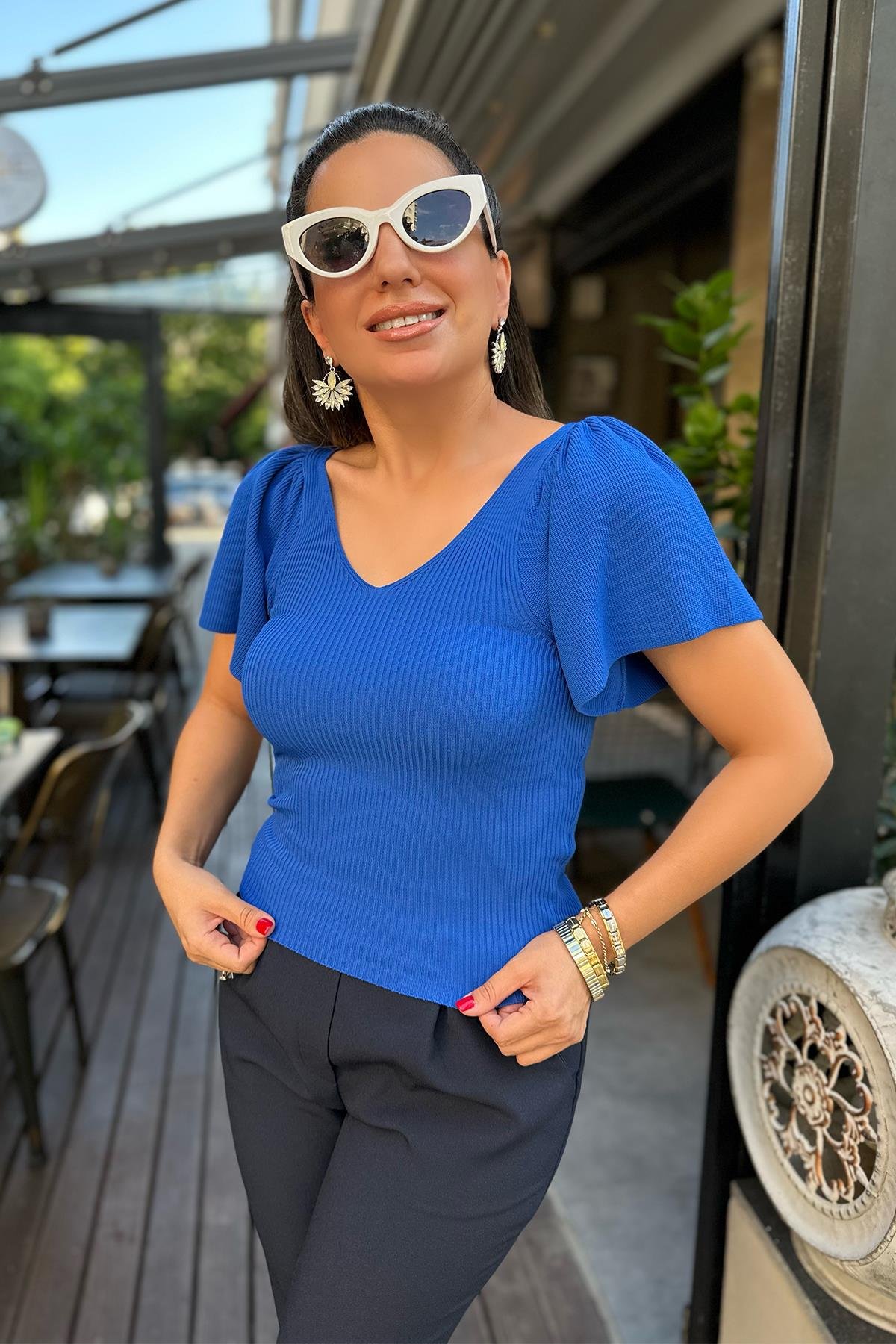 Saks Mavi  V Yaka Kolları Volanlı Triko Bluz