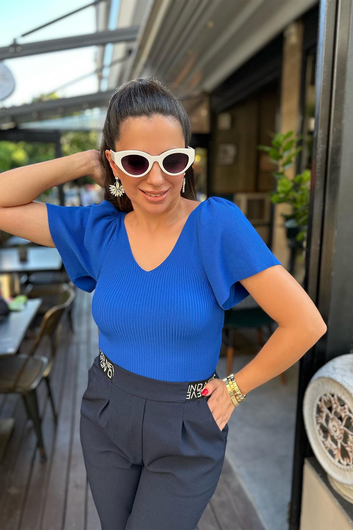 Saks Mavi  V Yaka Kolları Volanlı Triko Bluz