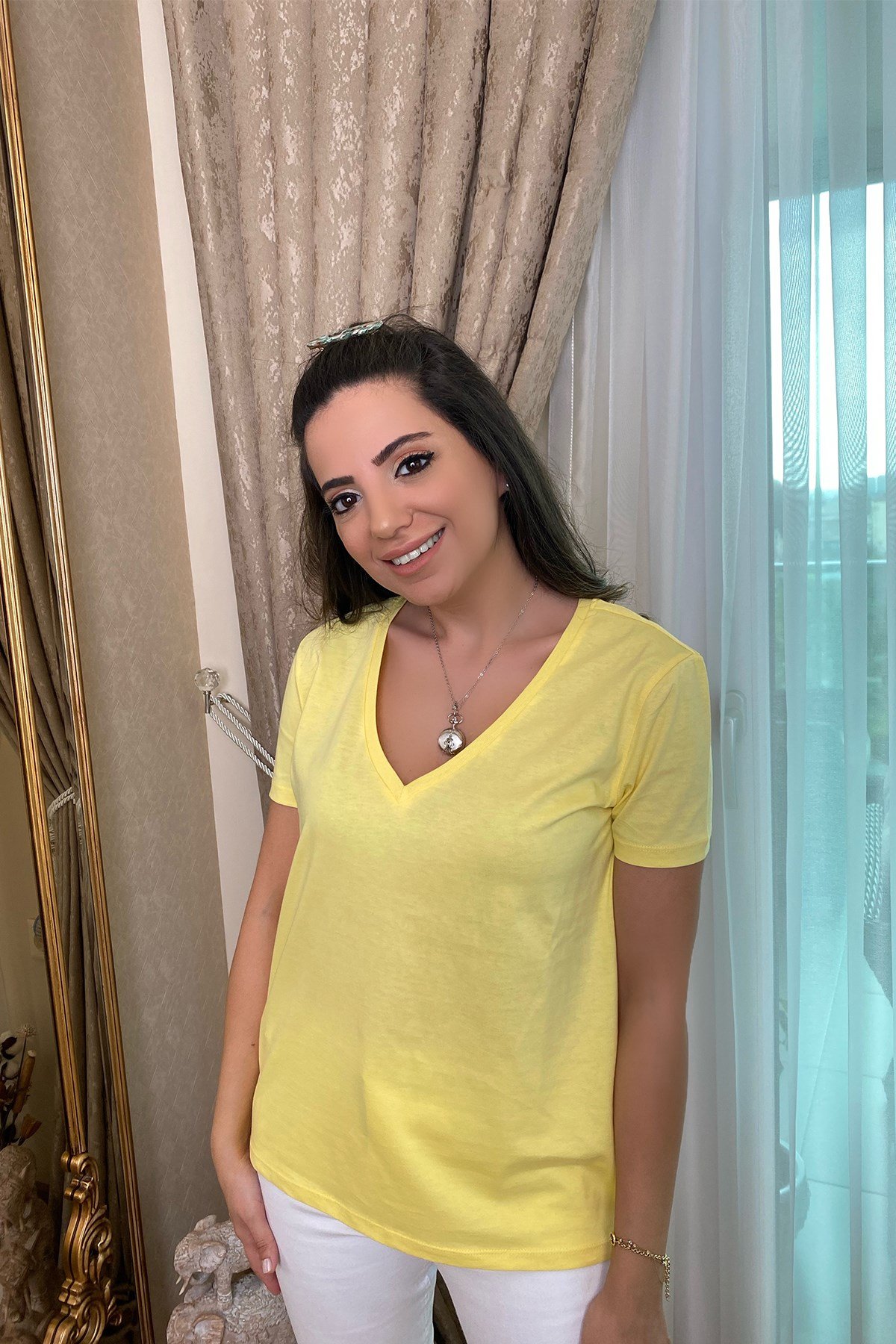 Sarı V Yaka Basic Tshirt