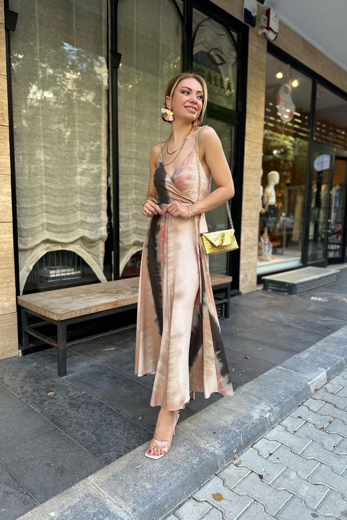 Sırt Dekolteli Elbise