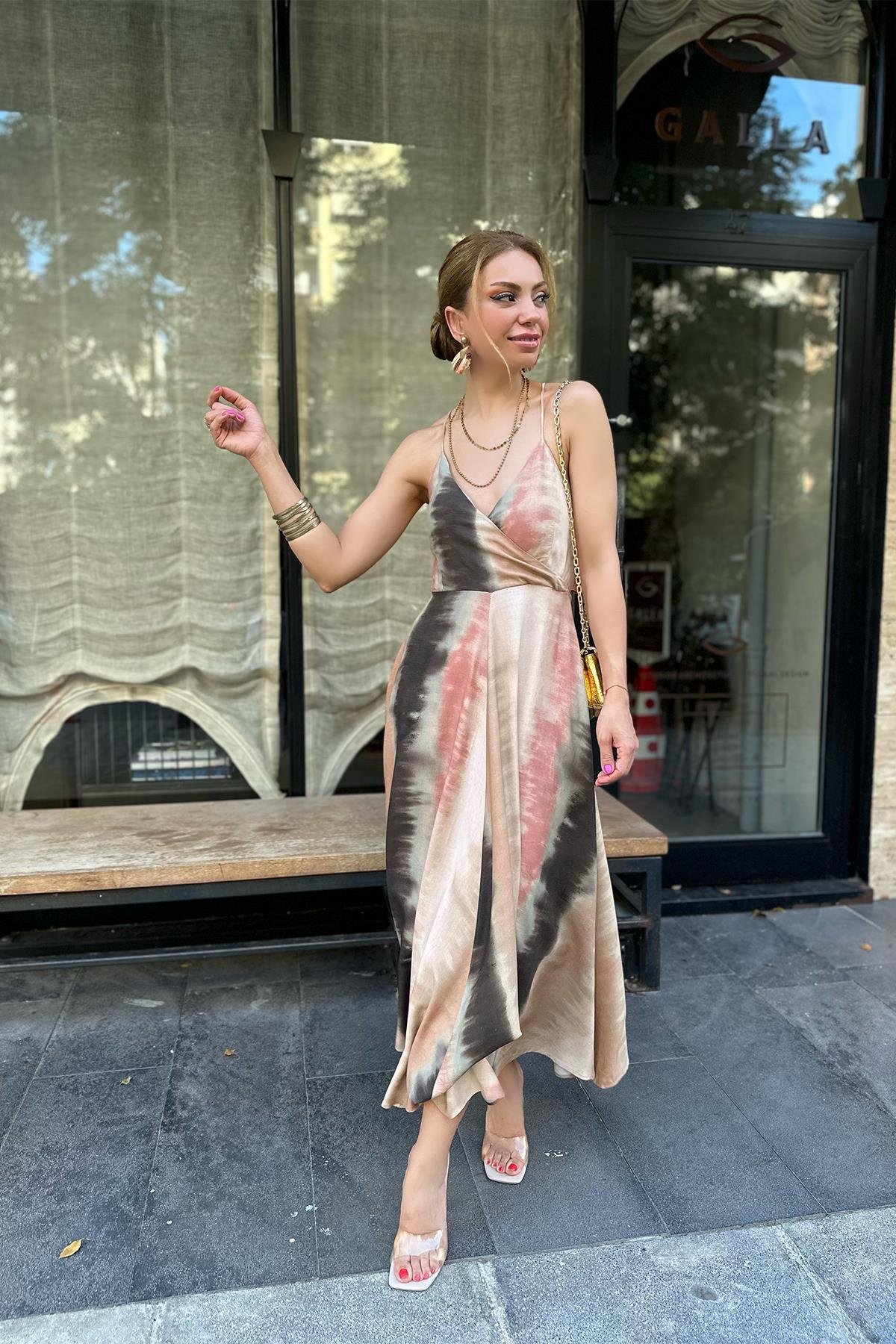 Sırt Dekolteli Elbise